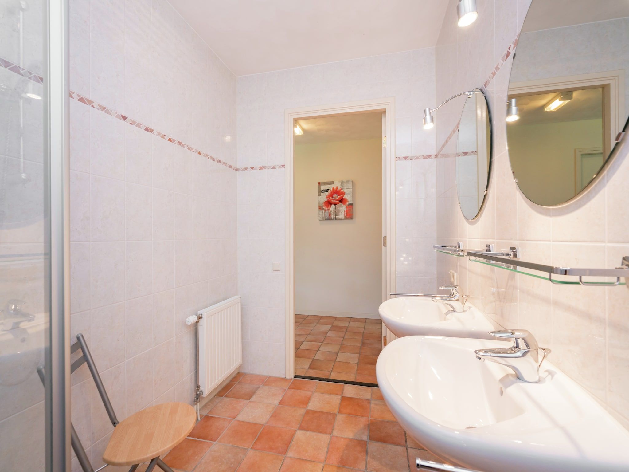 De badkamer van Gerhardeshoeve in Hardenberg-Rheeze