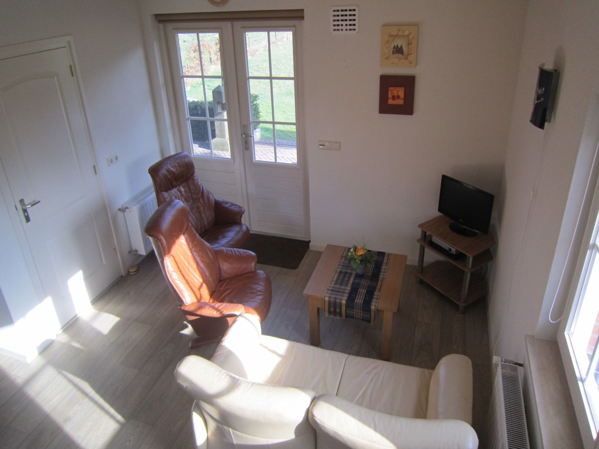 De woonkamer van Le Petit Miracle in Well