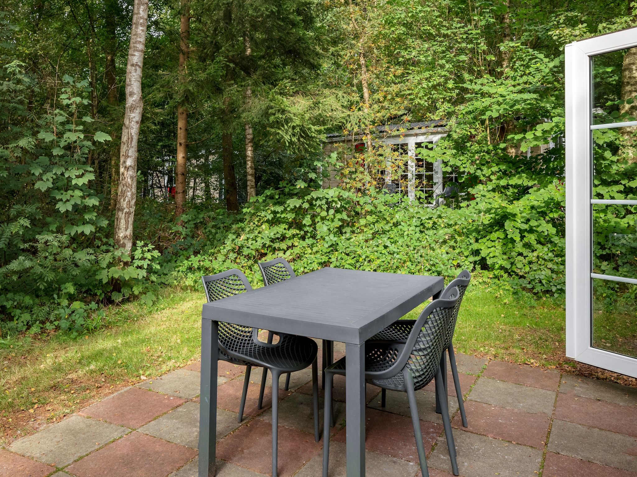 Het terras van Bospark Lunsbergen 5 in Borger