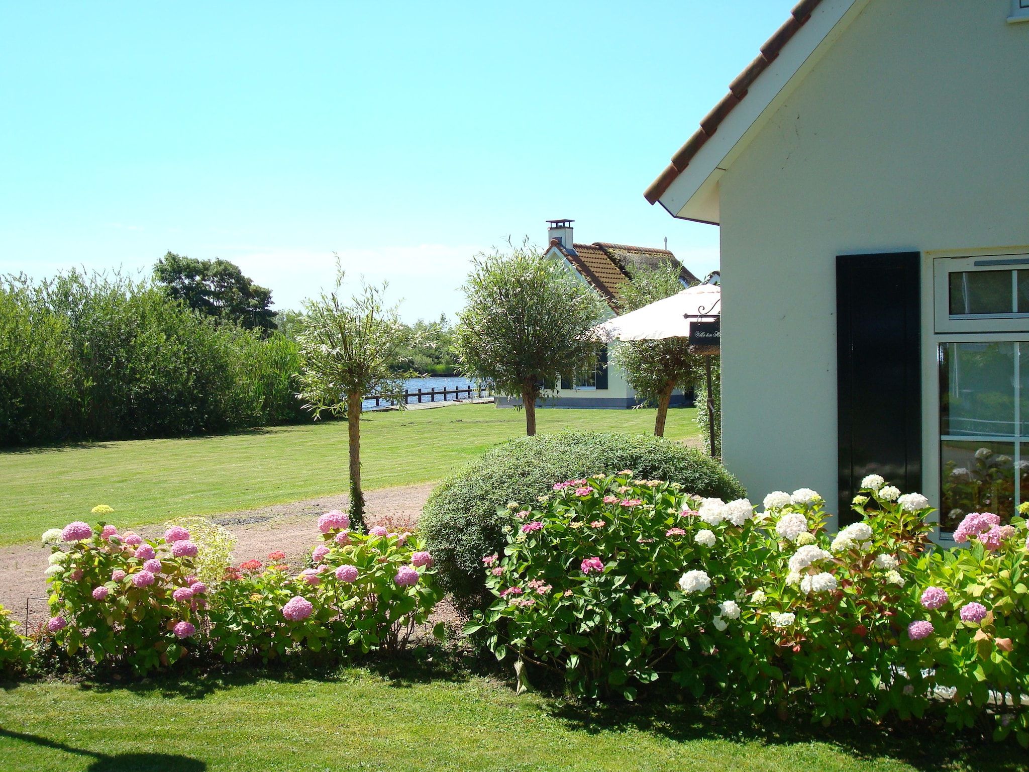 De tuin van Villa ten Hoeve in Steendam
