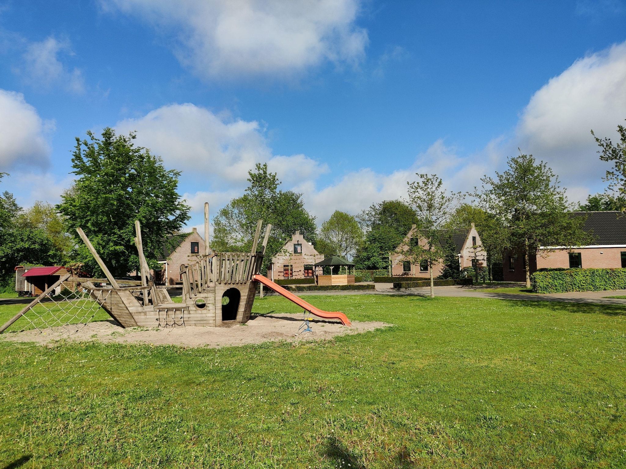 De tuin van Vakantiepark Eigen Wijze 5 in Bant