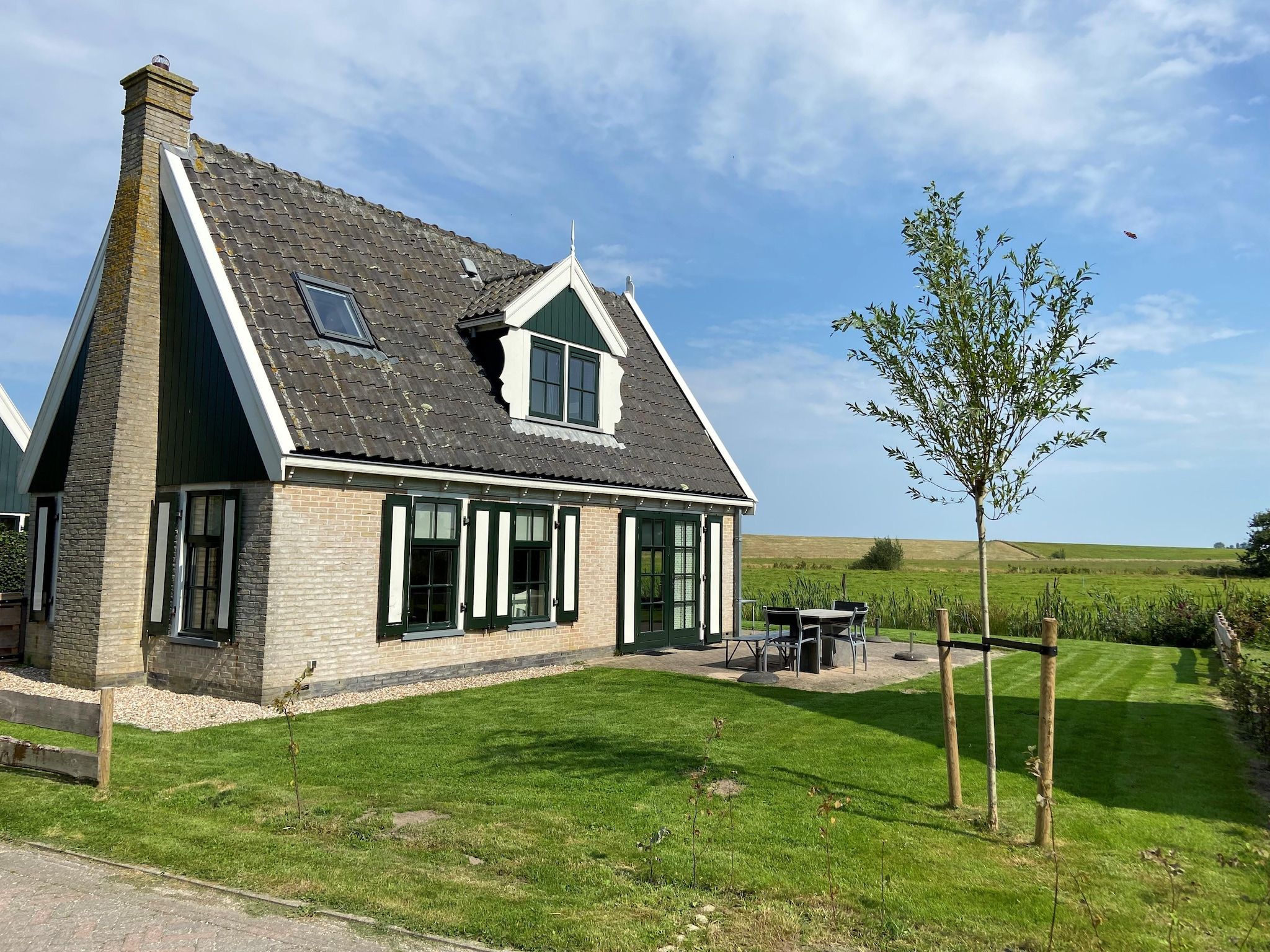 De buitenkant van Recreatiepark Wiringherlant  - Villa 10 in Hippolytushoef