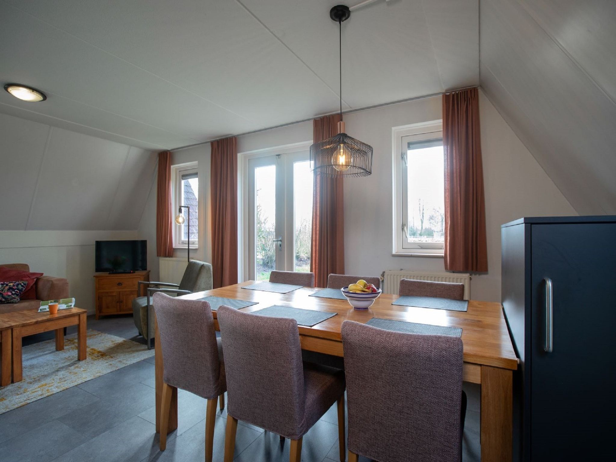 De eetkamer van Vakantie bij Meeussen - Molendal 1 in Plasmolen