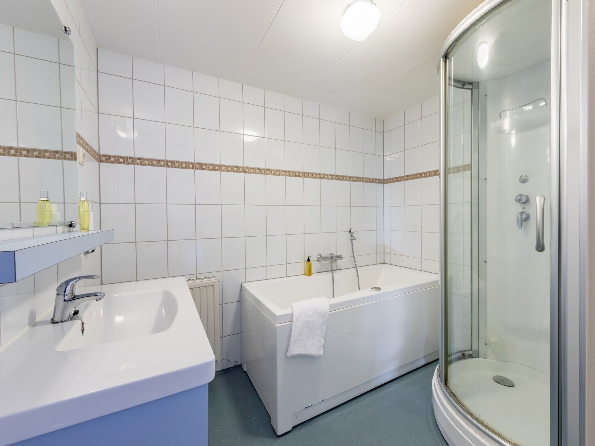 De badkamer van Vakantiepark Klein Vink 14 in Arcen