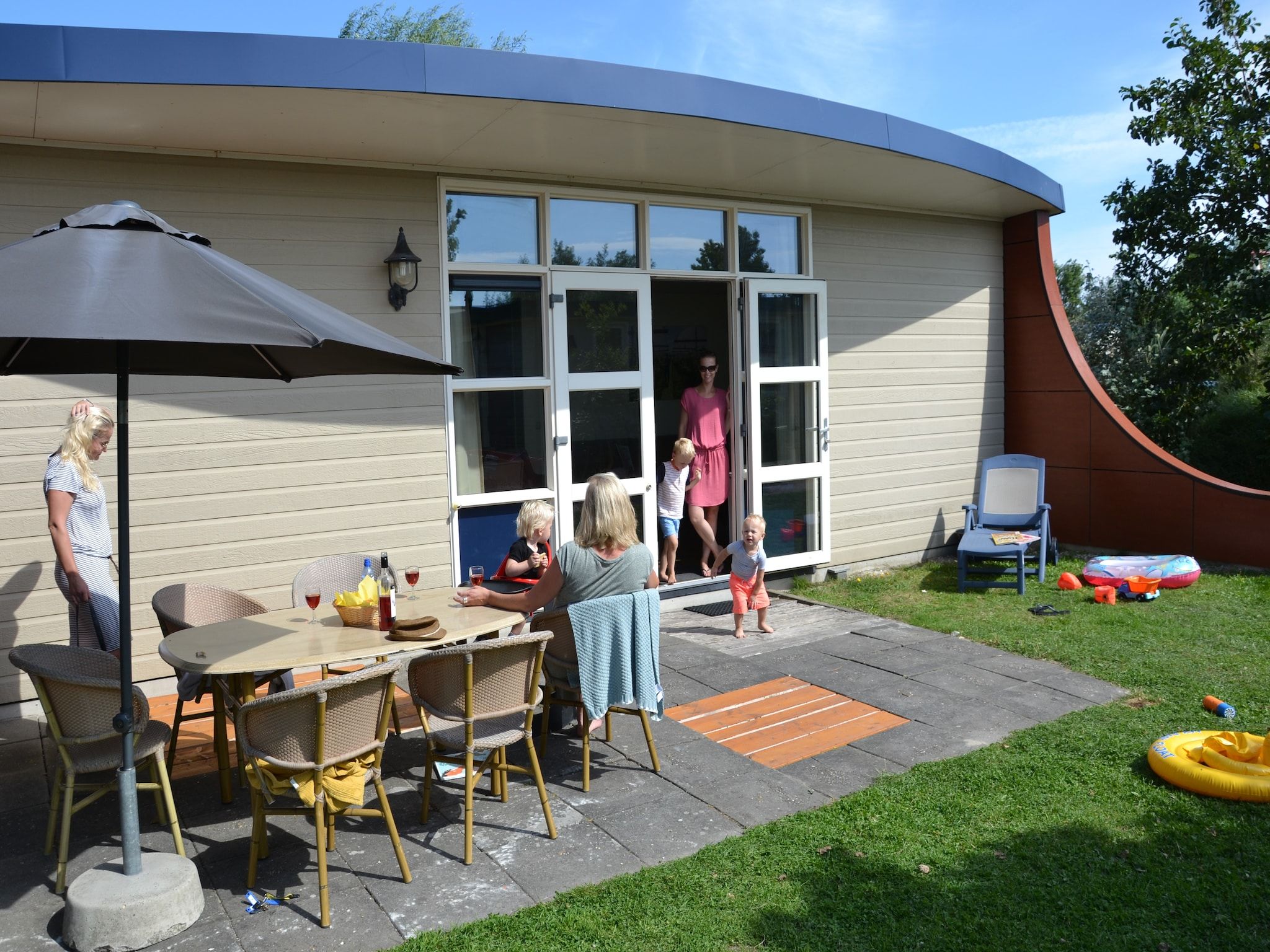 De buitenkant van Strandpark Vlugtenburg 6 in 's-Gravenzande