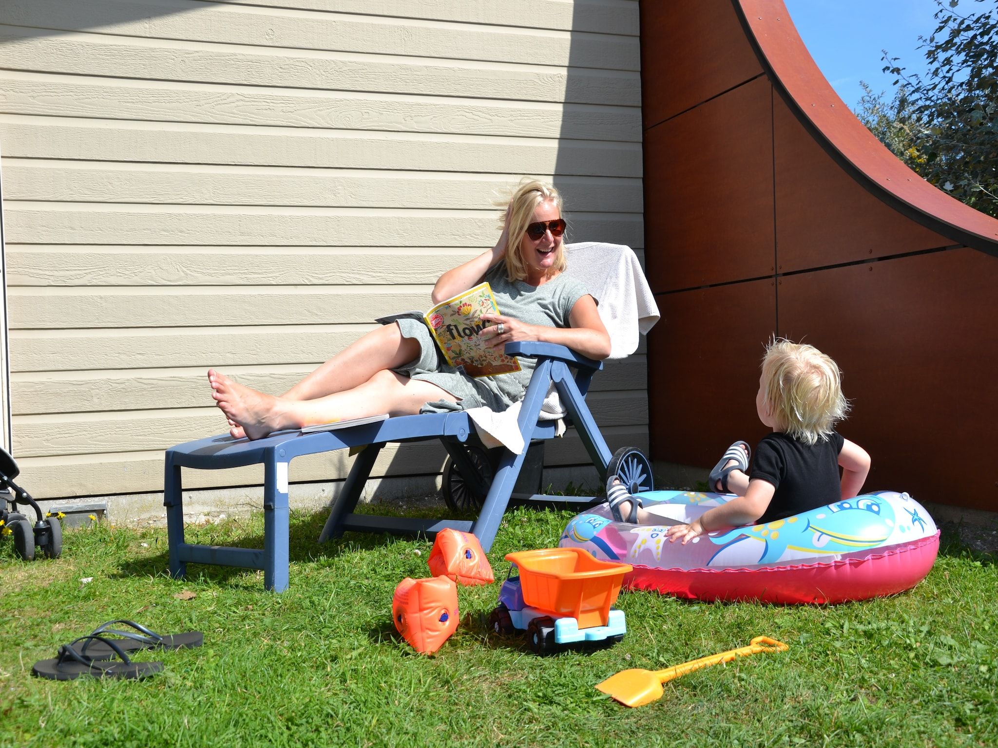 De tuin van Strandpark Vlugtenburg 6 in 's-Gravenzande