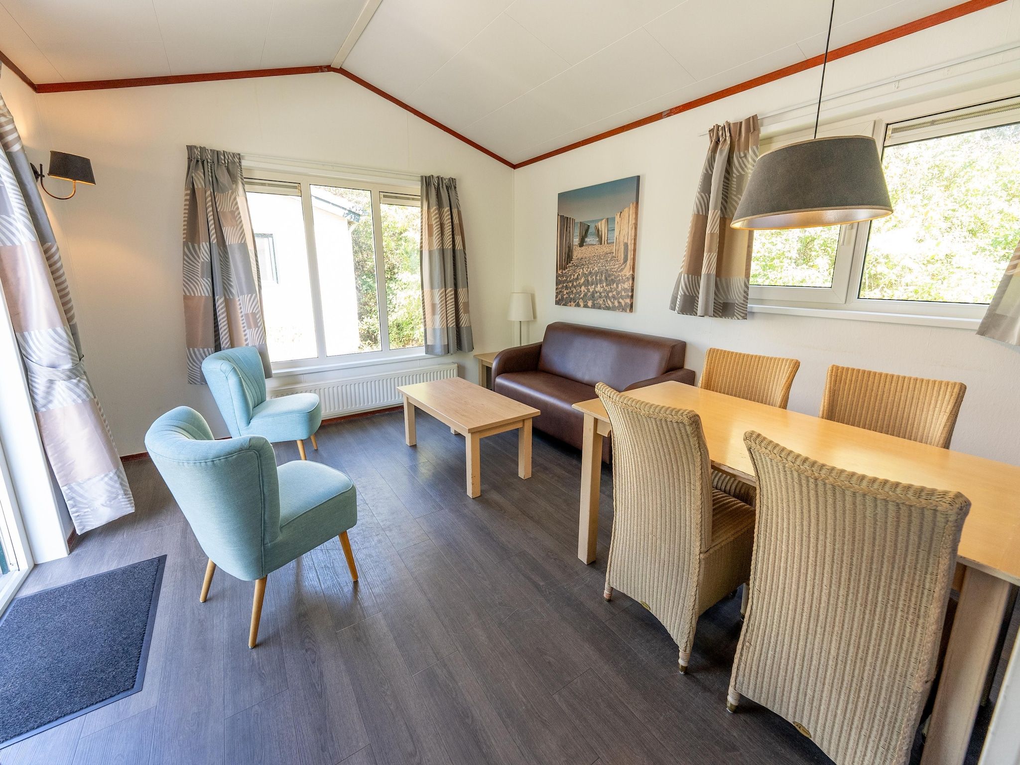 De woonkamer van Kustpark Egmond aan Zee 4 in Egmond aan zee