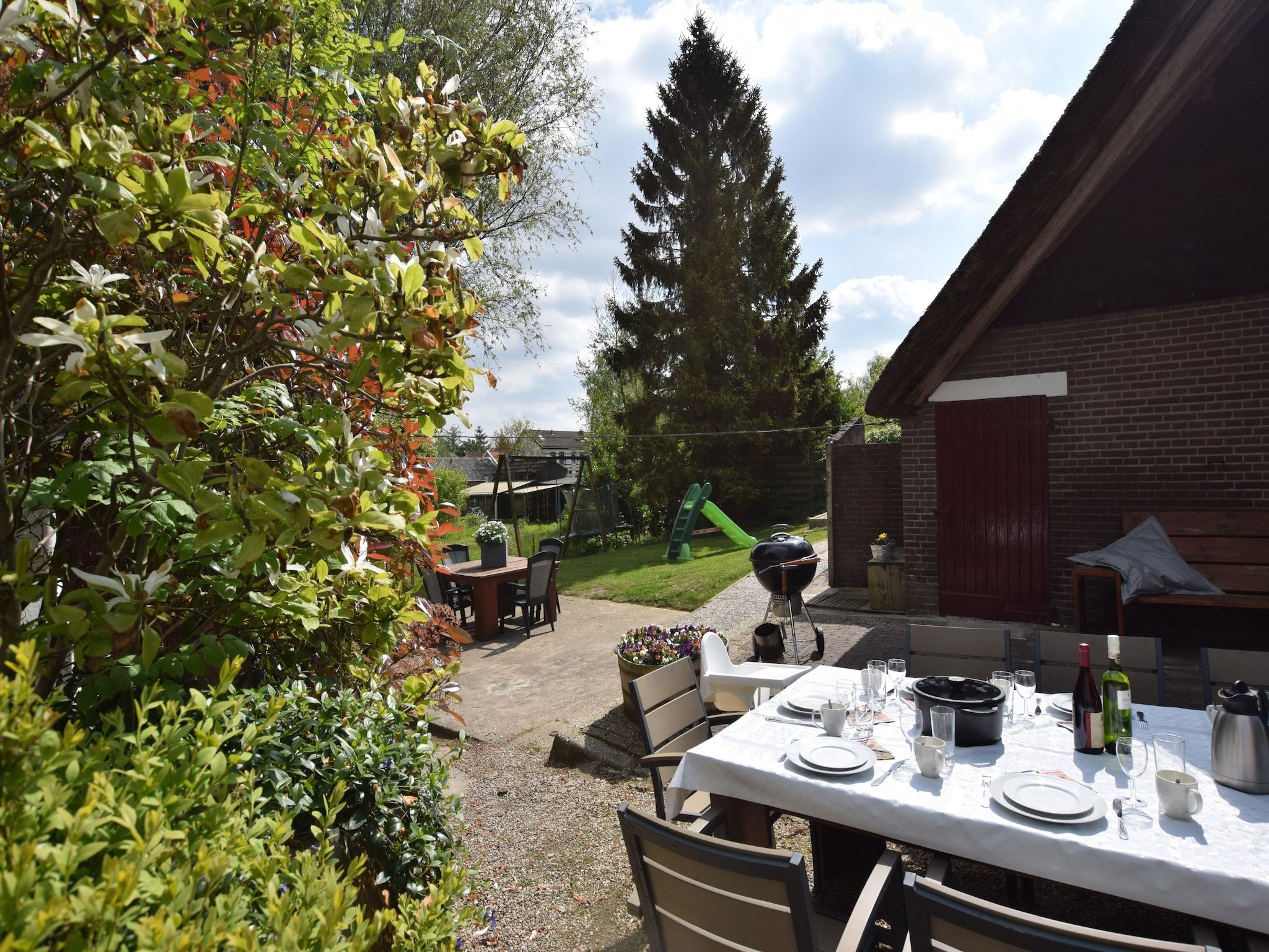De buitenkant van Hoeve Hoogst Tevreden in Leerdam