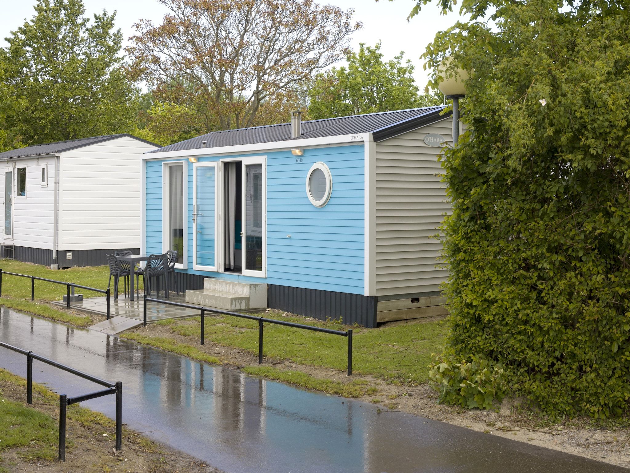 De buitenkant van Vakantiepark Beach Resort 2 in Kamperland