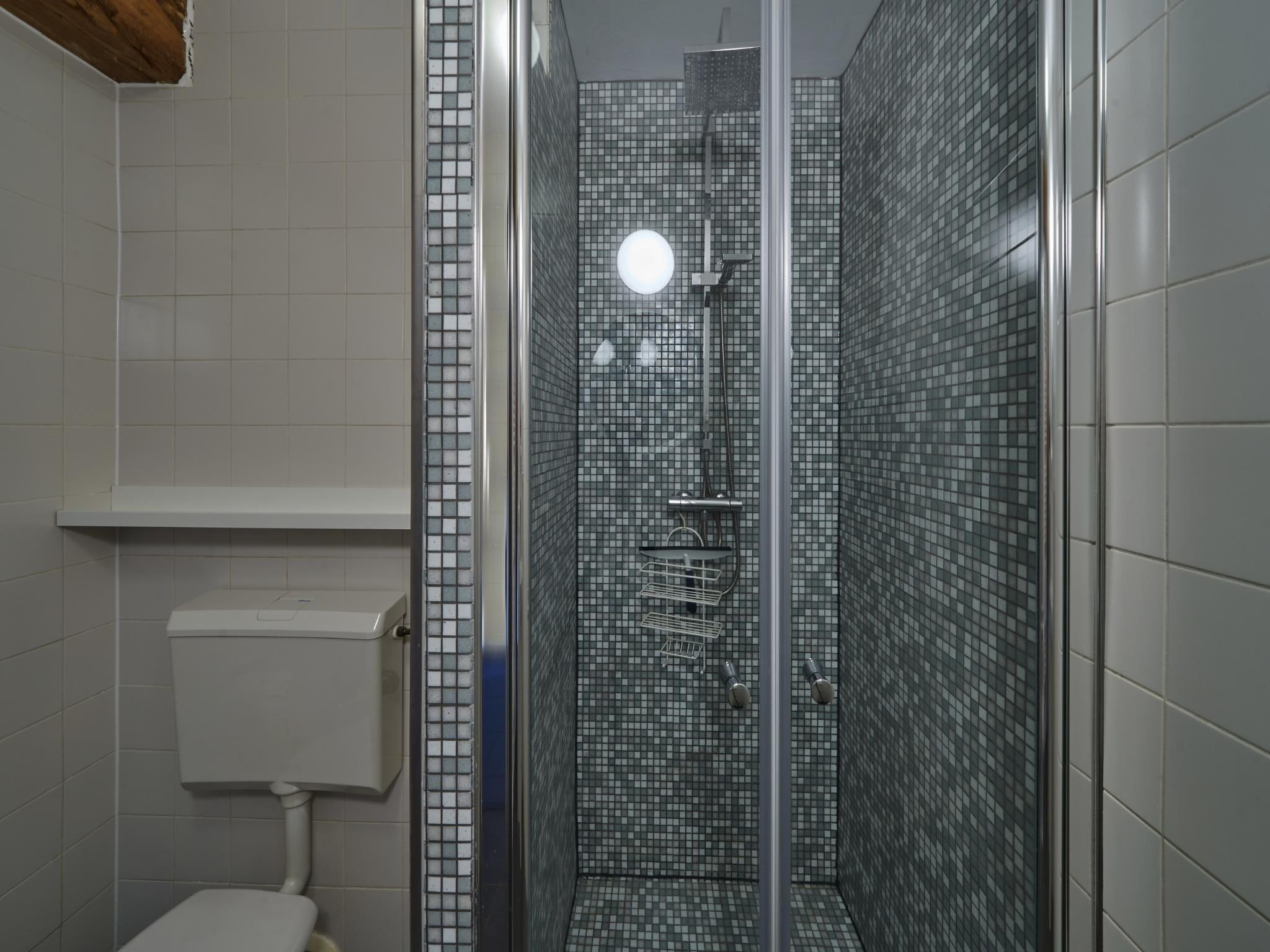 De badkamer van Meschermolen 9 in Mesch-Eijsden