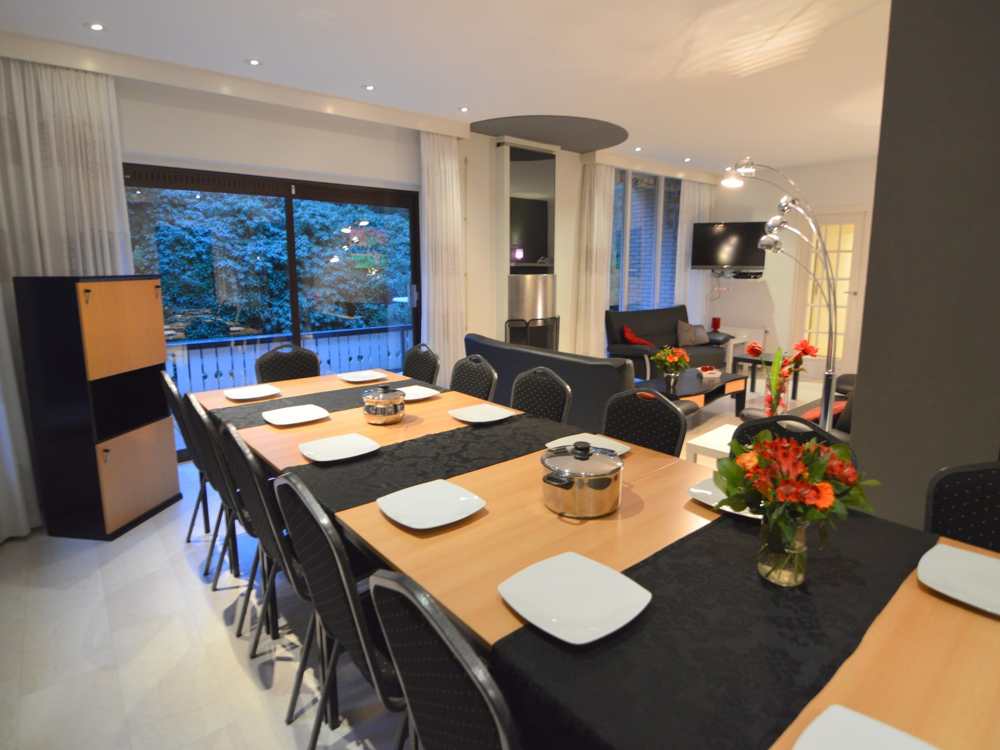 De eetkamer van De grove Den in Doornspijk