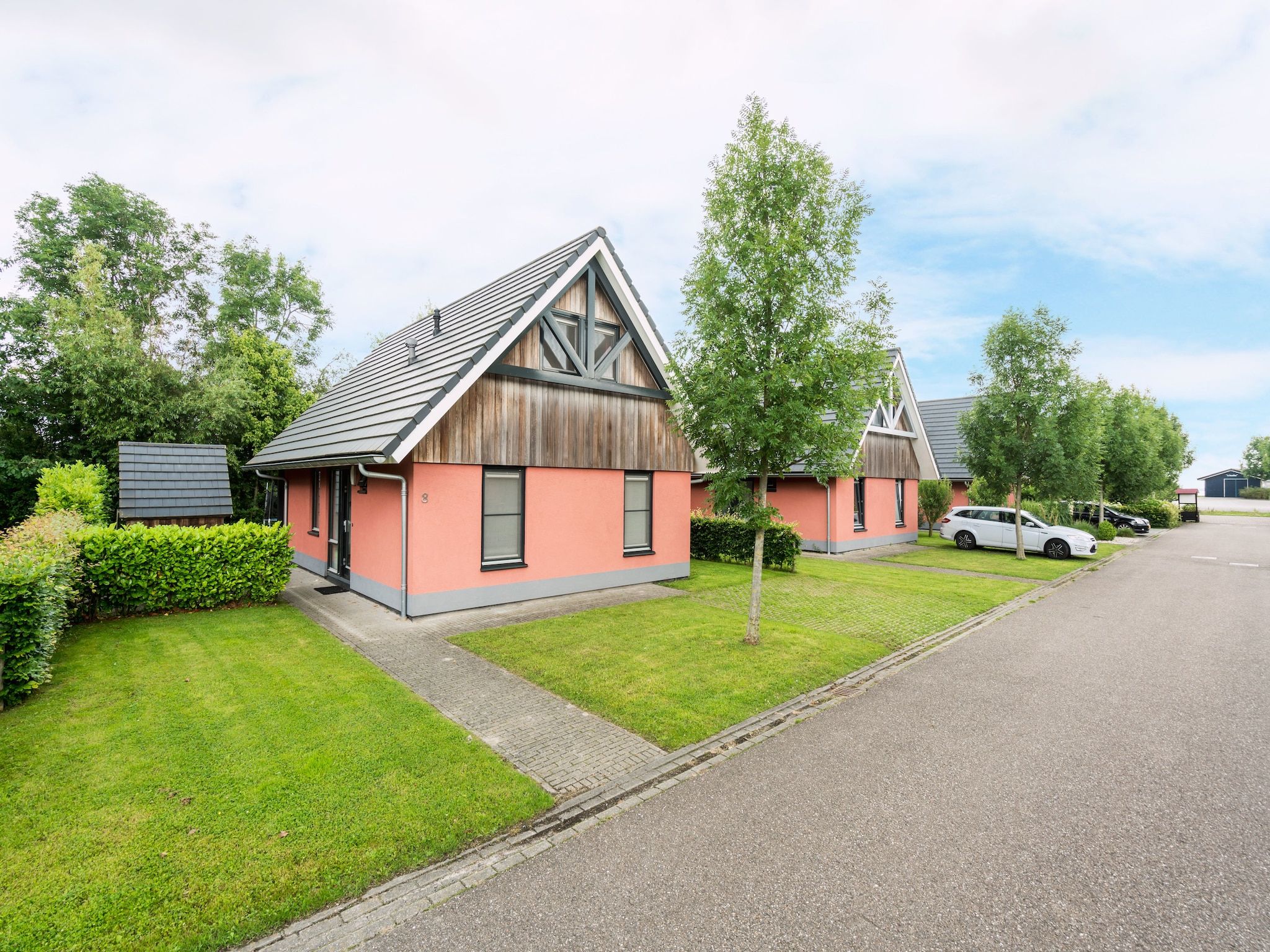 De buitenkant van Huize Lewis in Balk