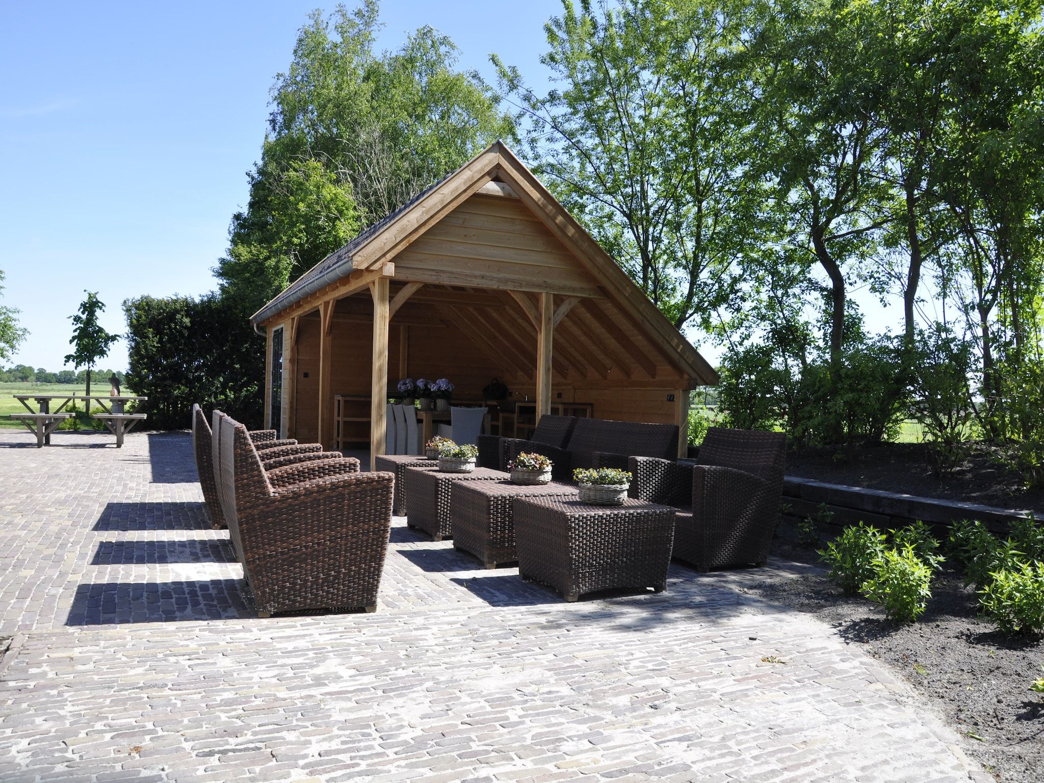Het terras van Landhuis de Linde in Nijensleek