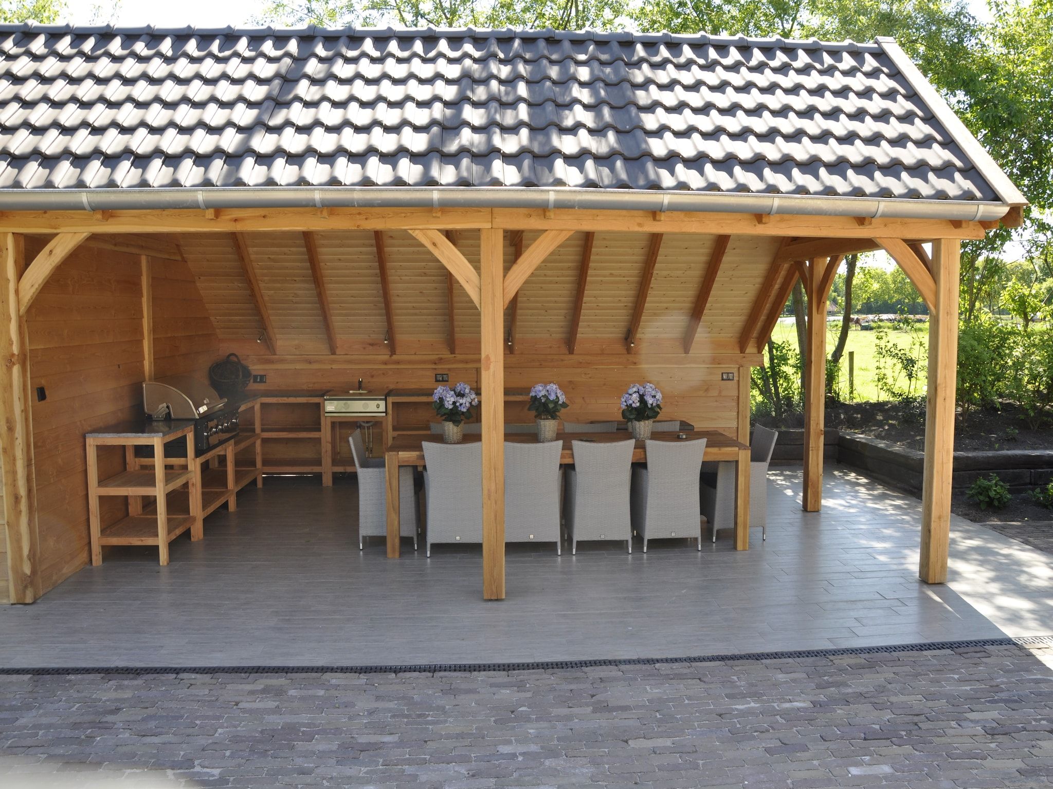 Het terras van Landhuis de Linde in Nijensleek
