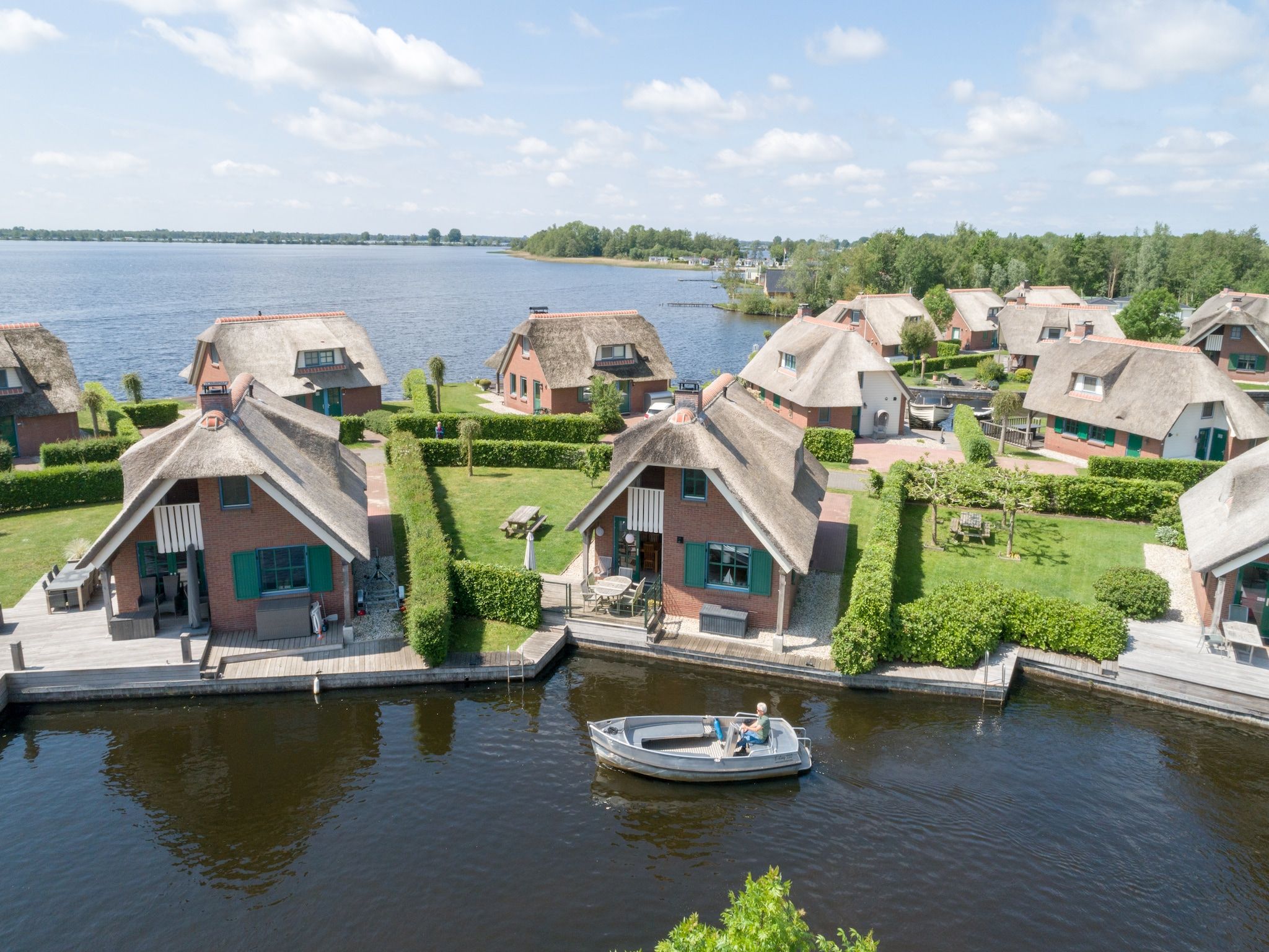 De buitenkant van Waterpark Belterwiede 4 in Wanneperveen