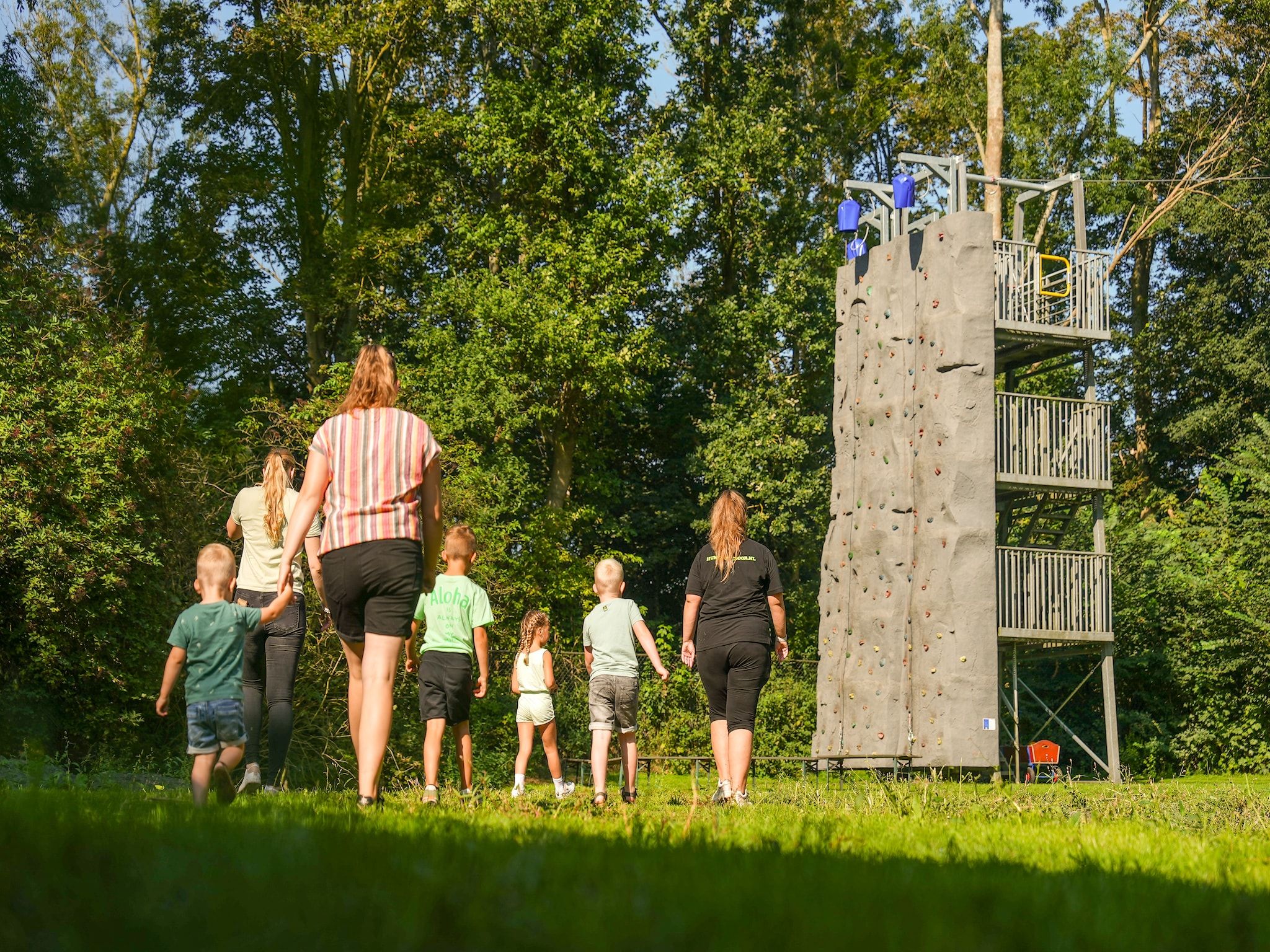 Parkfaciliteiten bij Hunzepark 7 in Gasselternijveen
