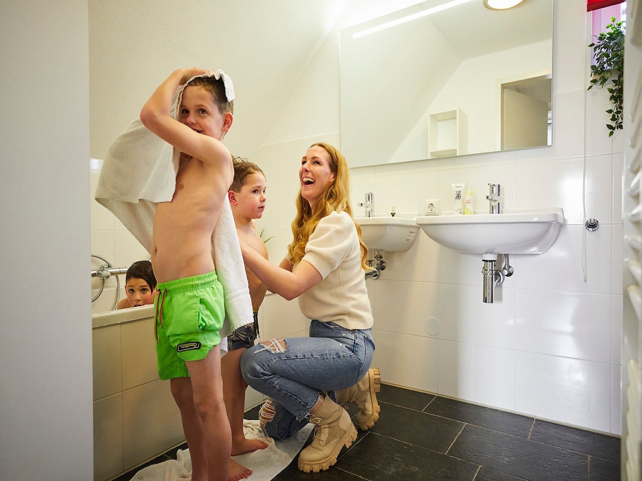 De badkamer van Buitenhof De Leistert 18 in Roggel