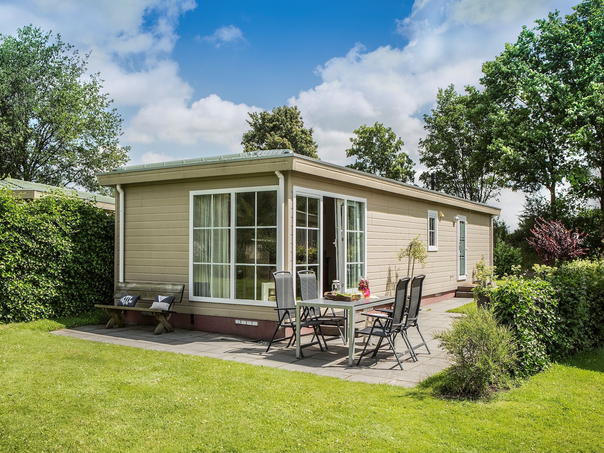 De buitenkant van Recreatiepark Tolplas 2 in Hoge Hexel