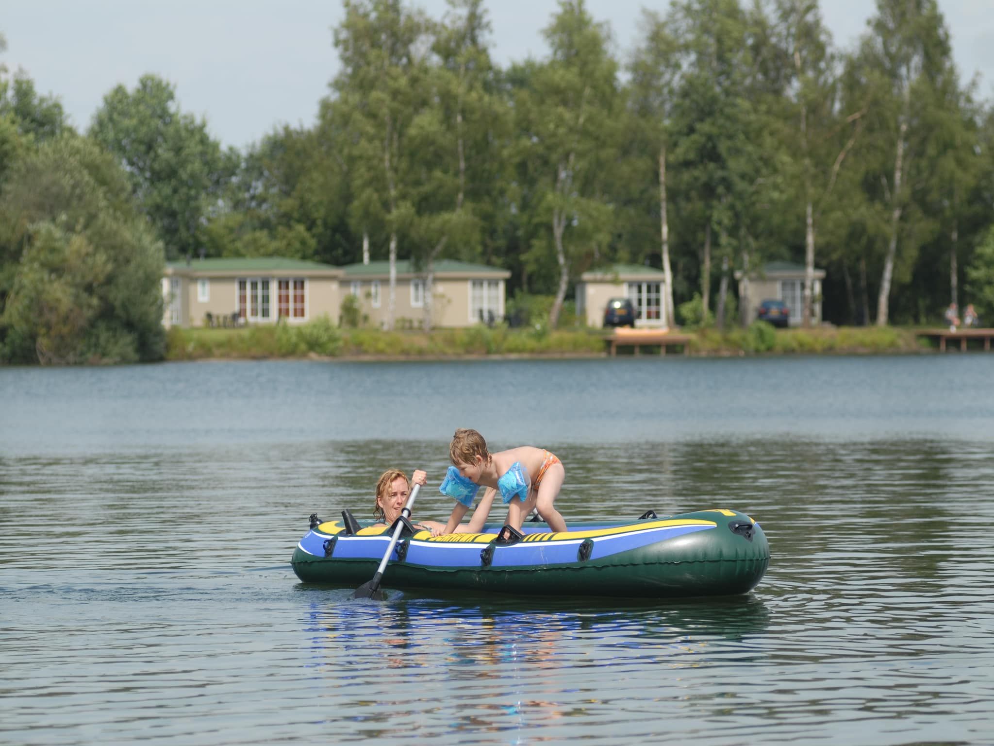 Parkfaciliteiten bij Recreatiepark Tolplas 10 in Hoge Hexel