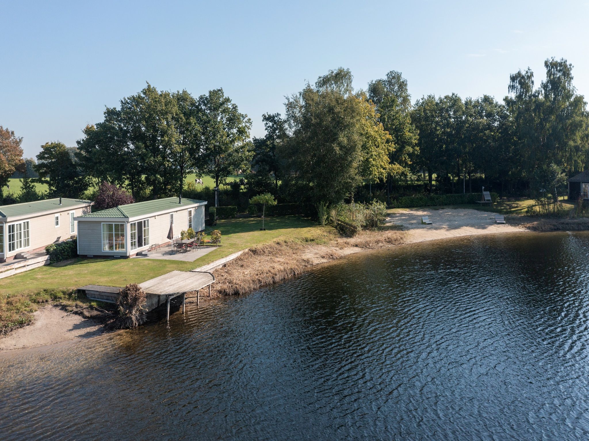 De buitenkant van Recreatiepark Tolplas 7 in Hoge Hexel