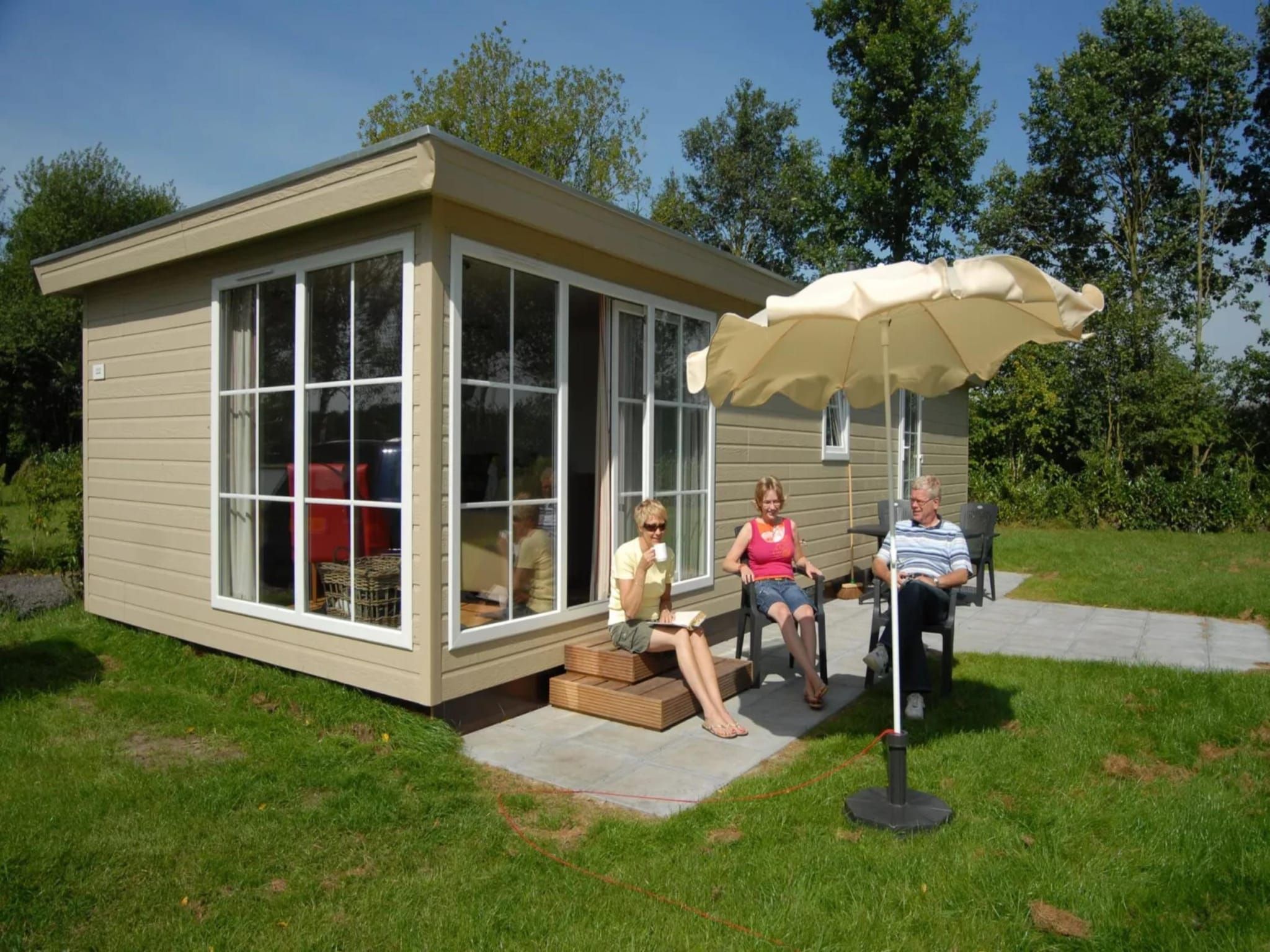 De buitenkant van Recreatiepark Tolplas 7 in Hoge Hexel