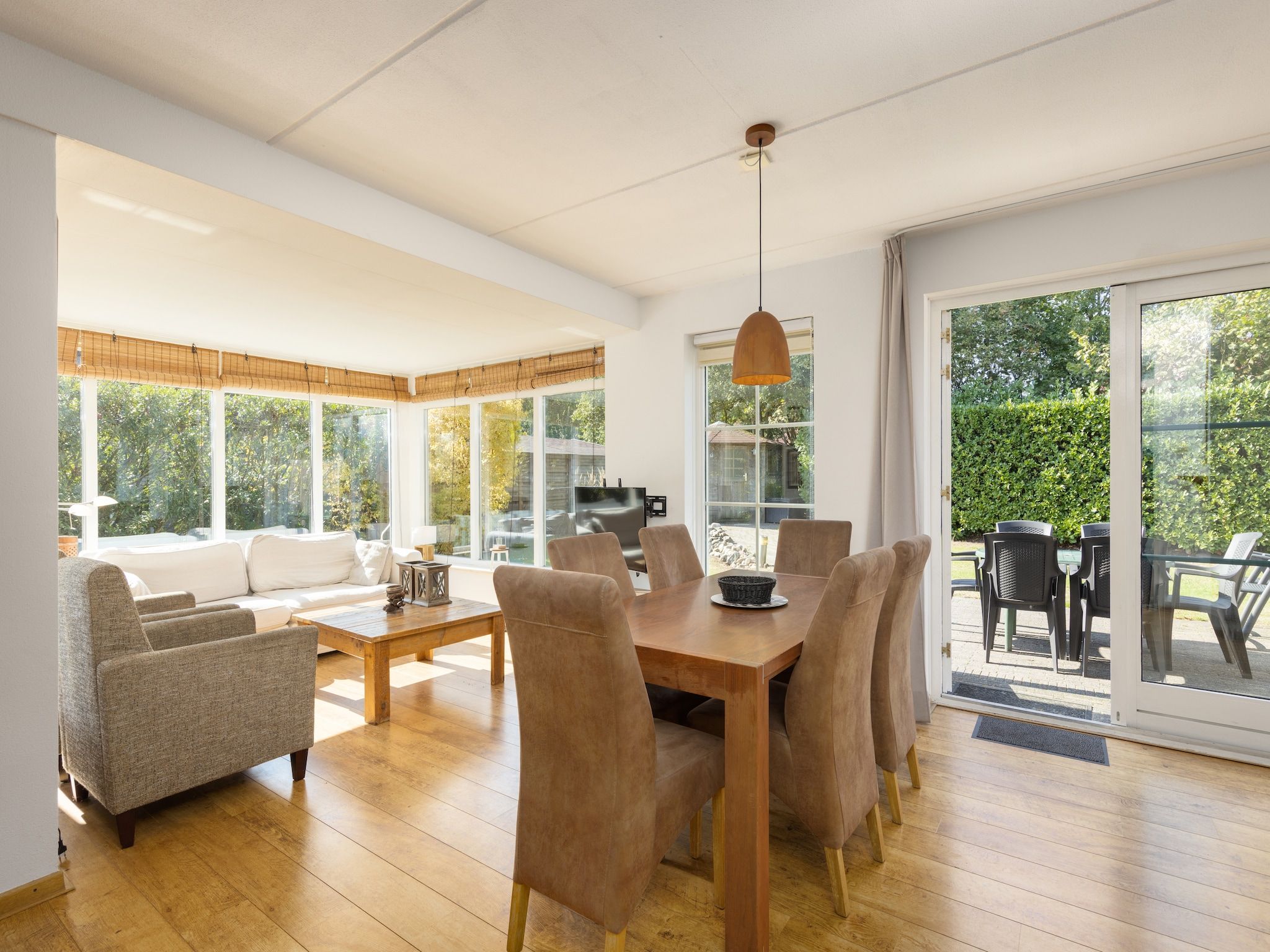 De woonkamer van Recreatiepark Tolplas 11 in Hoge Hexel
