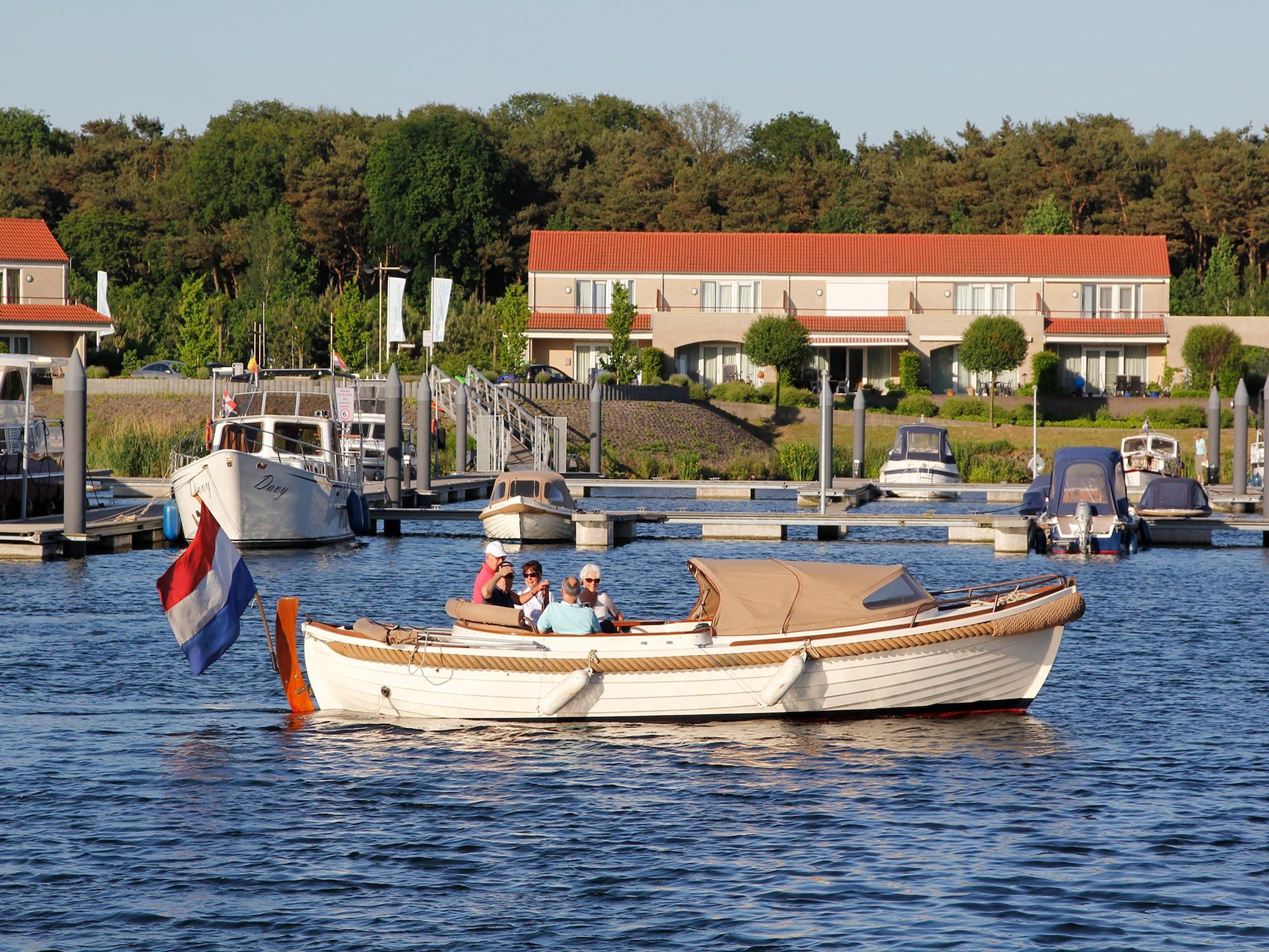 De buitenkant van Havenwoning 2-6 persoons in Heel