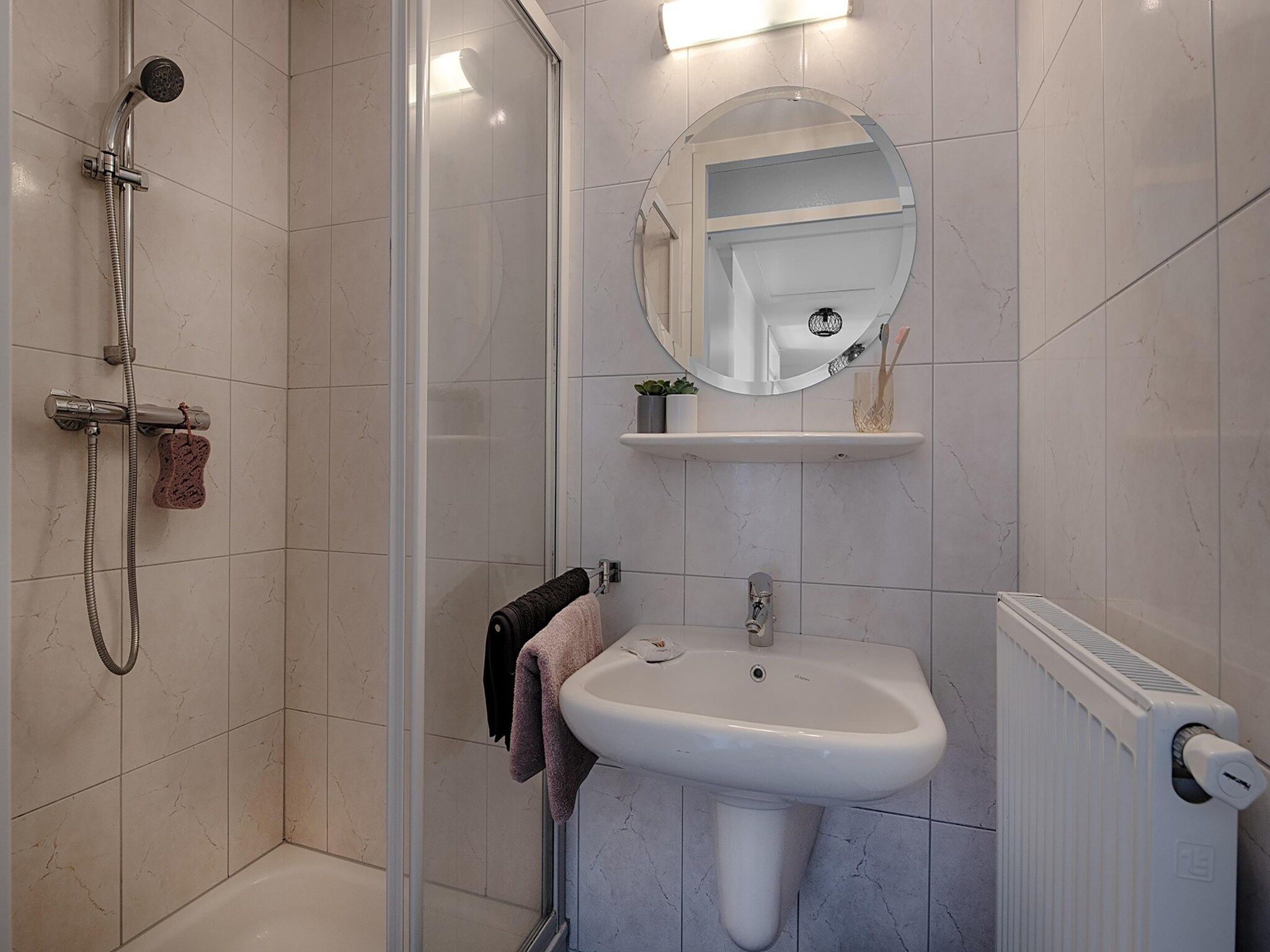 De badkamer van Waterwoning 2-6 persoons in Heel