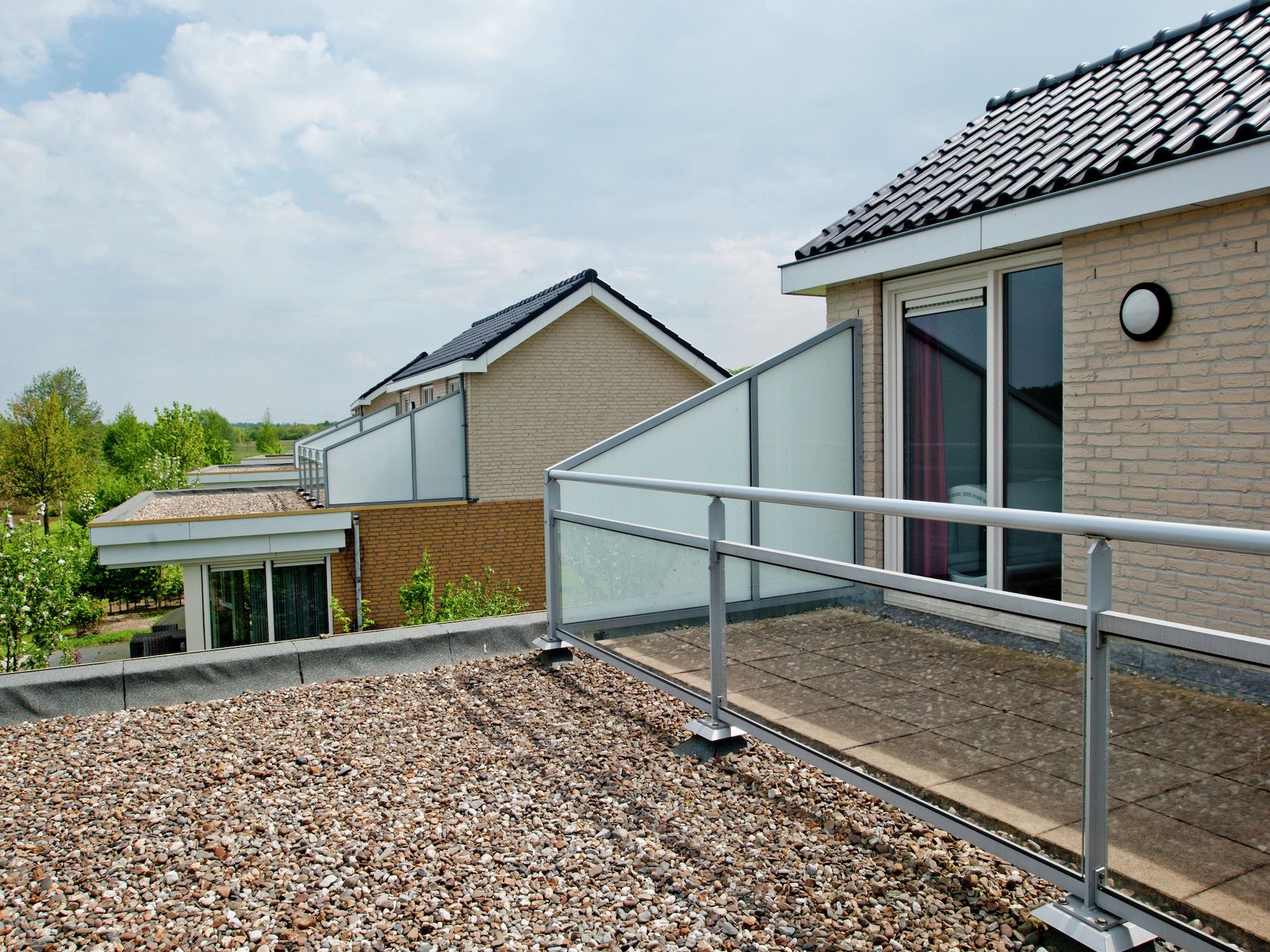 Het terras van VIP Waterzicht 2-4 persoons in Heel