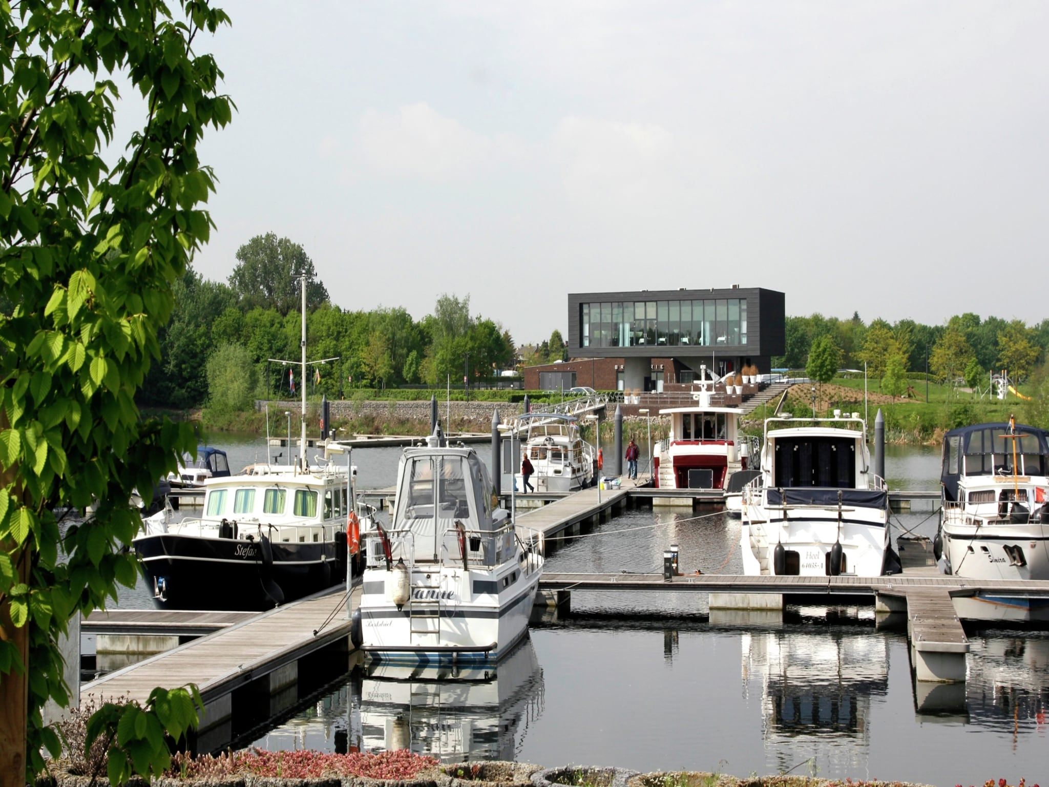 Parkfaciliteiten bij Tuinvilla 2-6 persoons in Heel