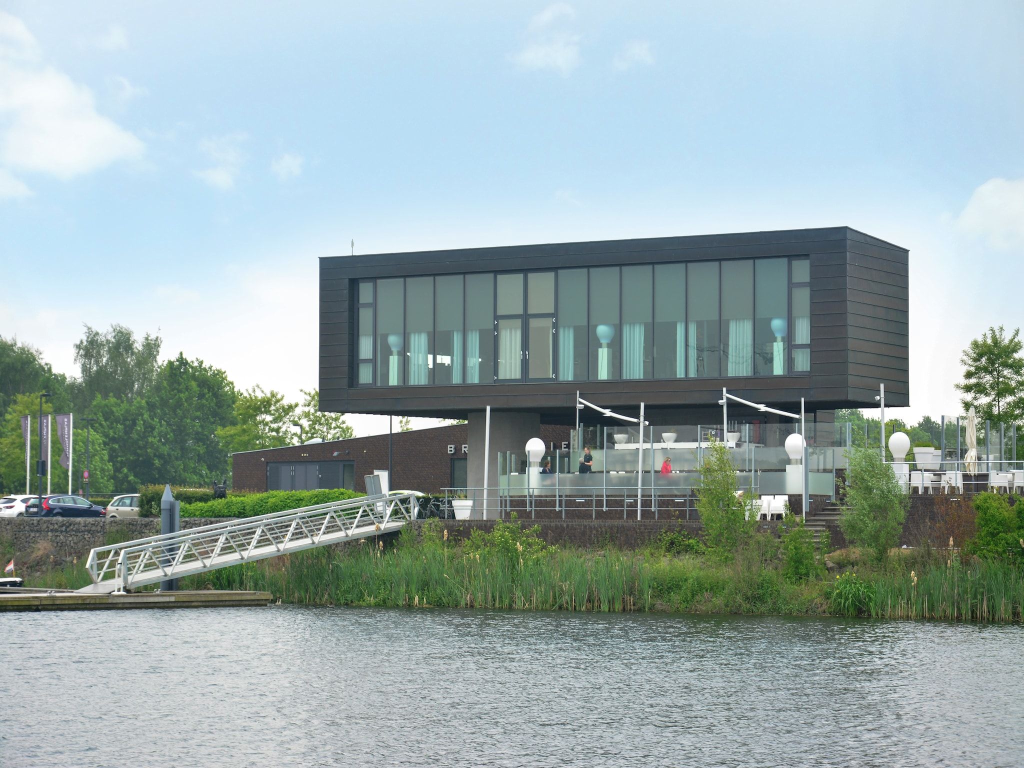 Parkfaciliteiten bij Tuinvilla 2-4 persoons in Heel