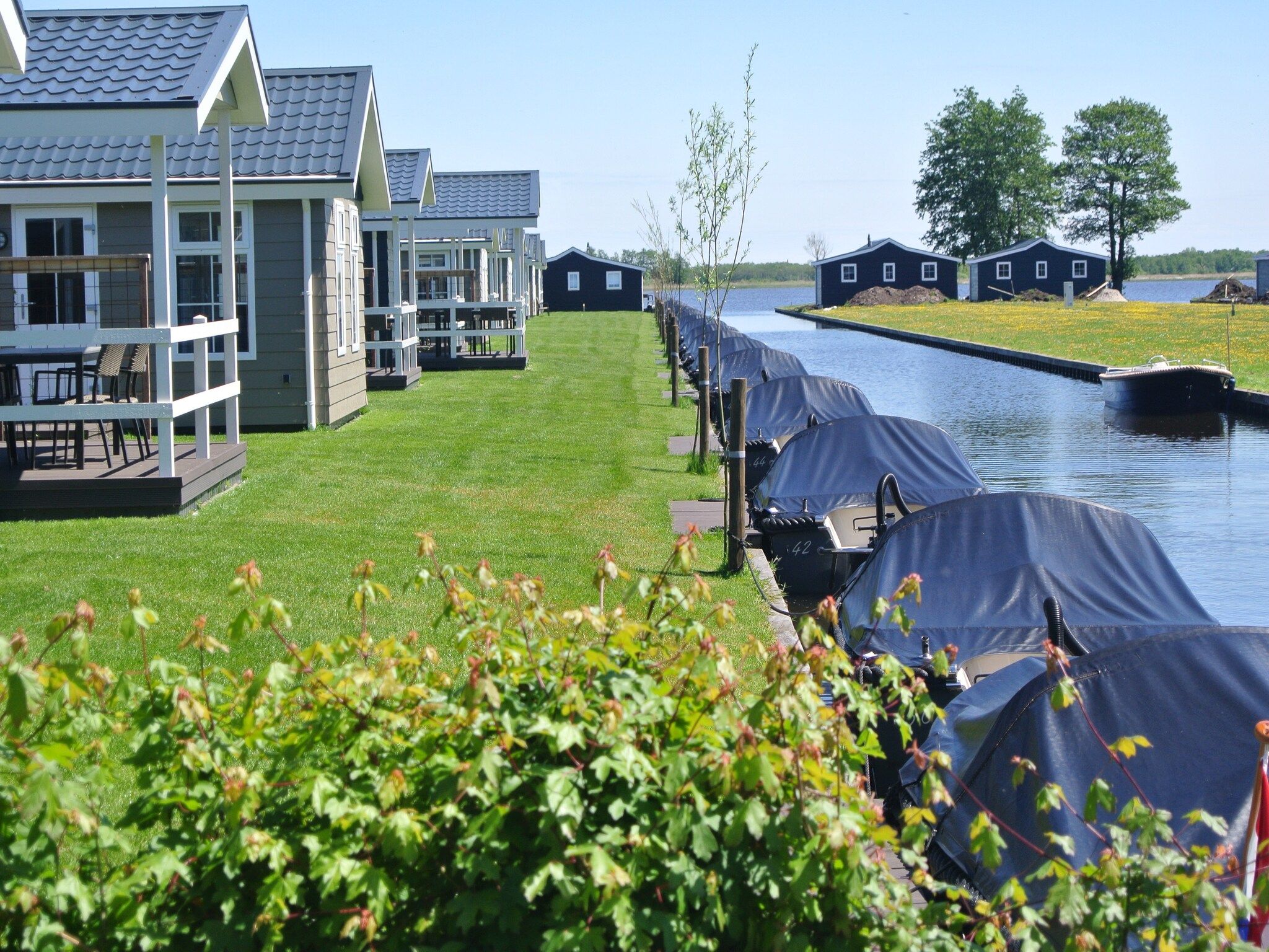 De buitenkant van Vakantiepark Giethoorn 3 in Giethoorn