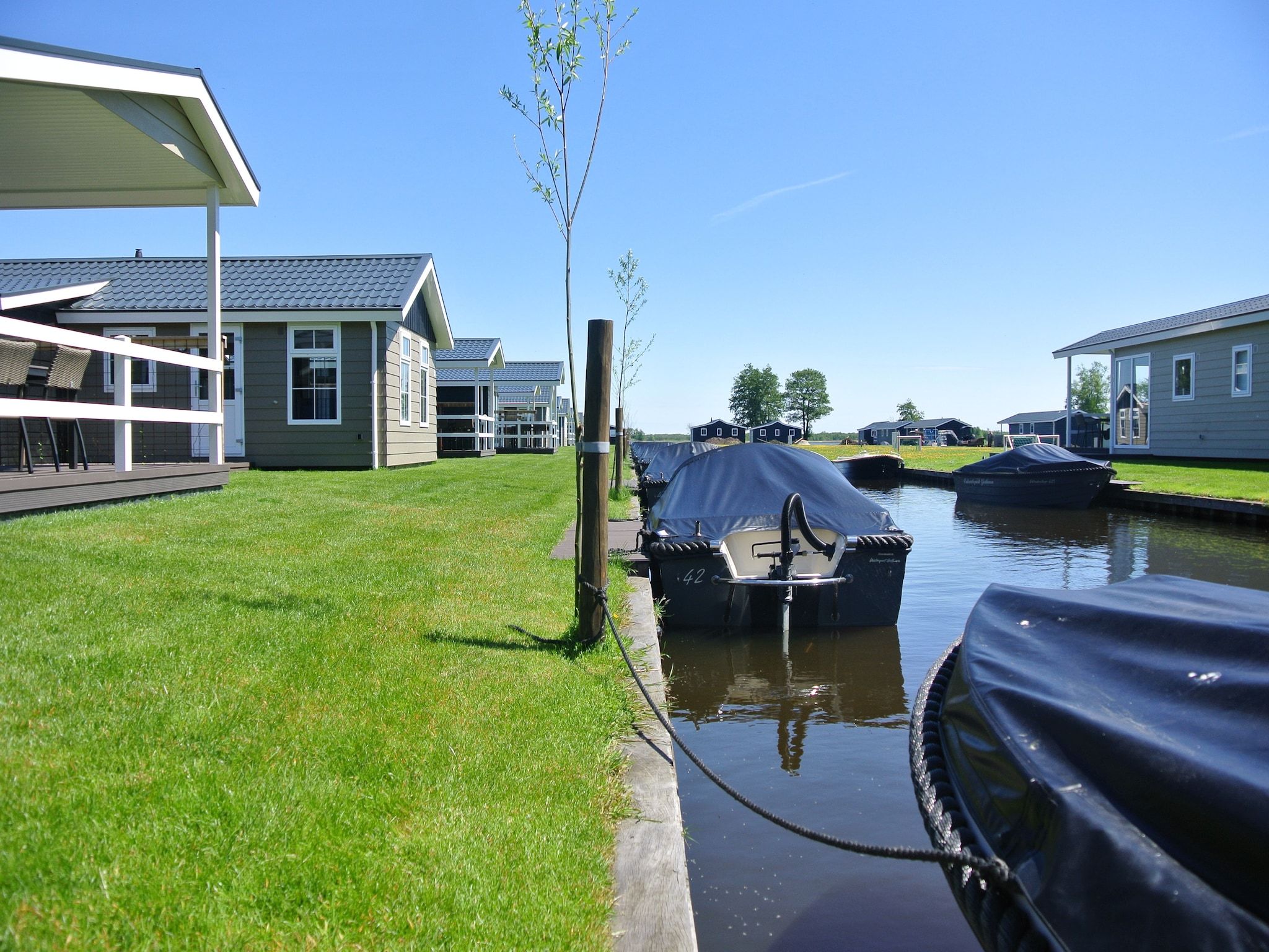 De buitenkant van Vakantiepark Giethoorn 3 in Giethoorn