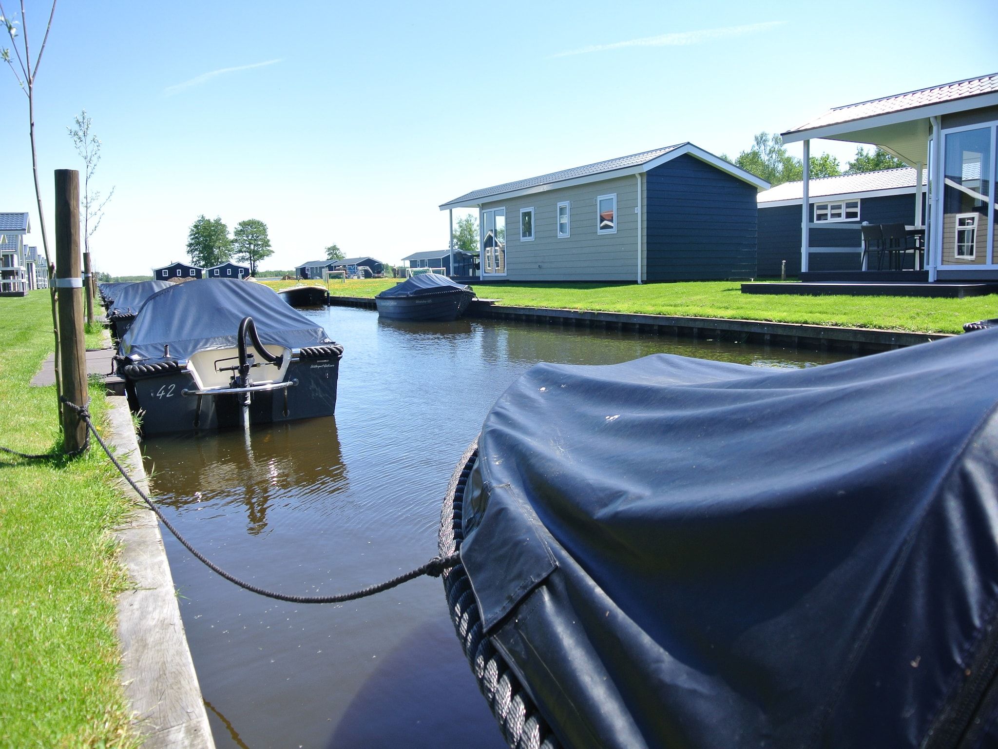 De buitenkant van Vakantiepark Giethoorn 3 in Giethoorn