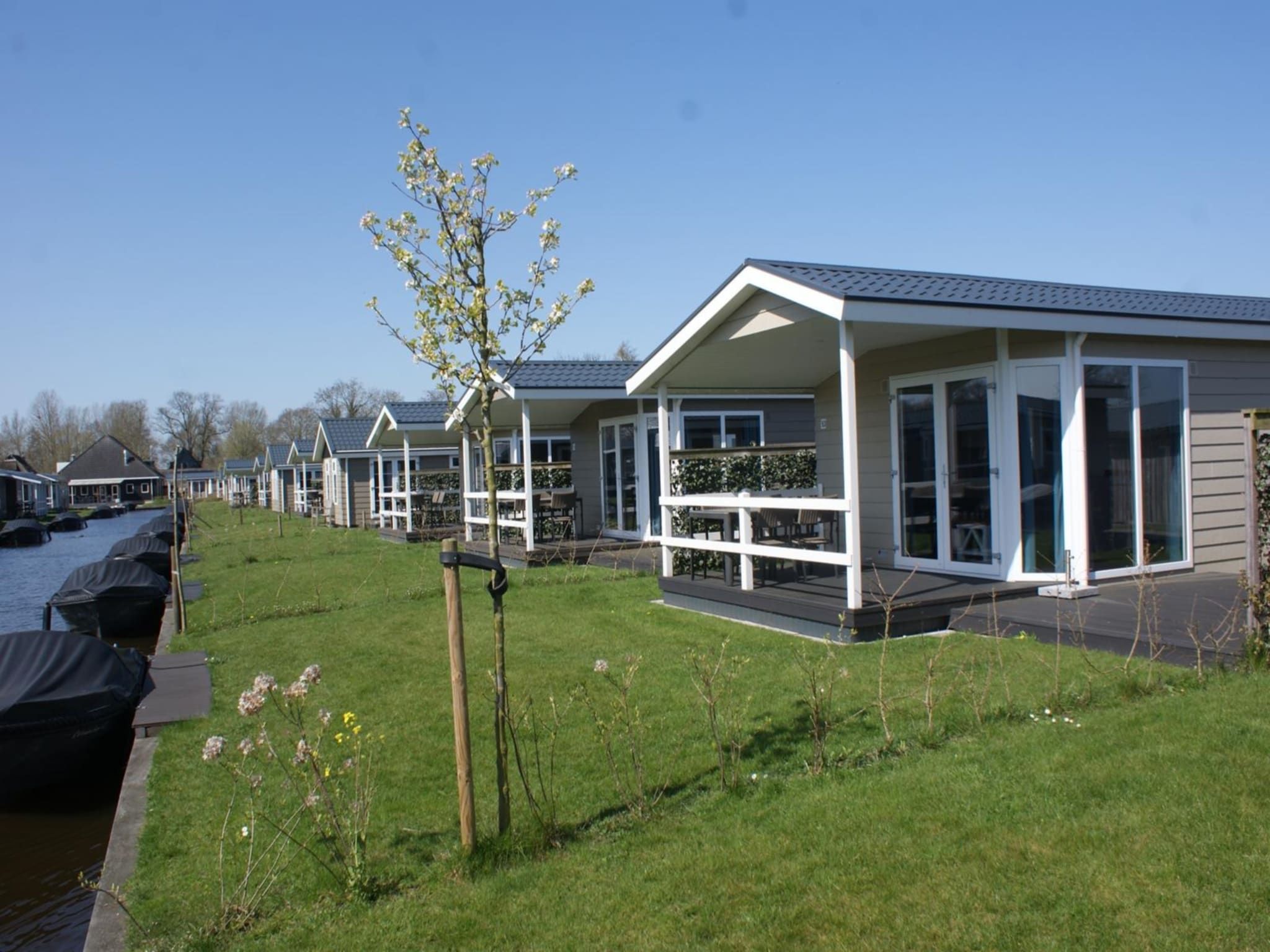 De buitenkant van Vakantiepark Giethoorn 3 in Giethoorn