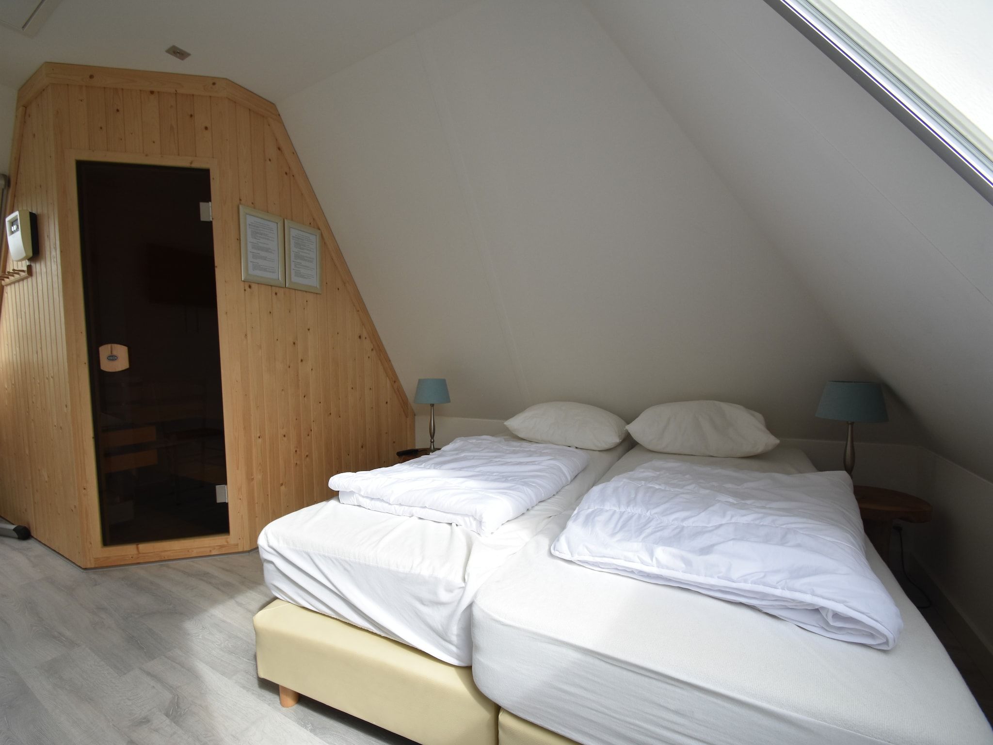 Een slaapkamer van Wellness aan het Water in Eernewolde in Earnewald