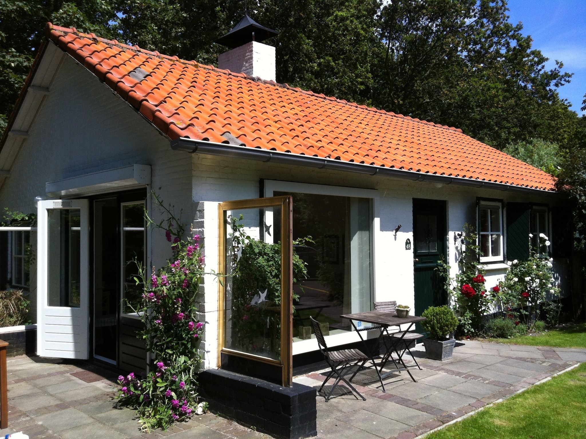 De buitenkant van Zeeroos in Koudekerke-Dishoek