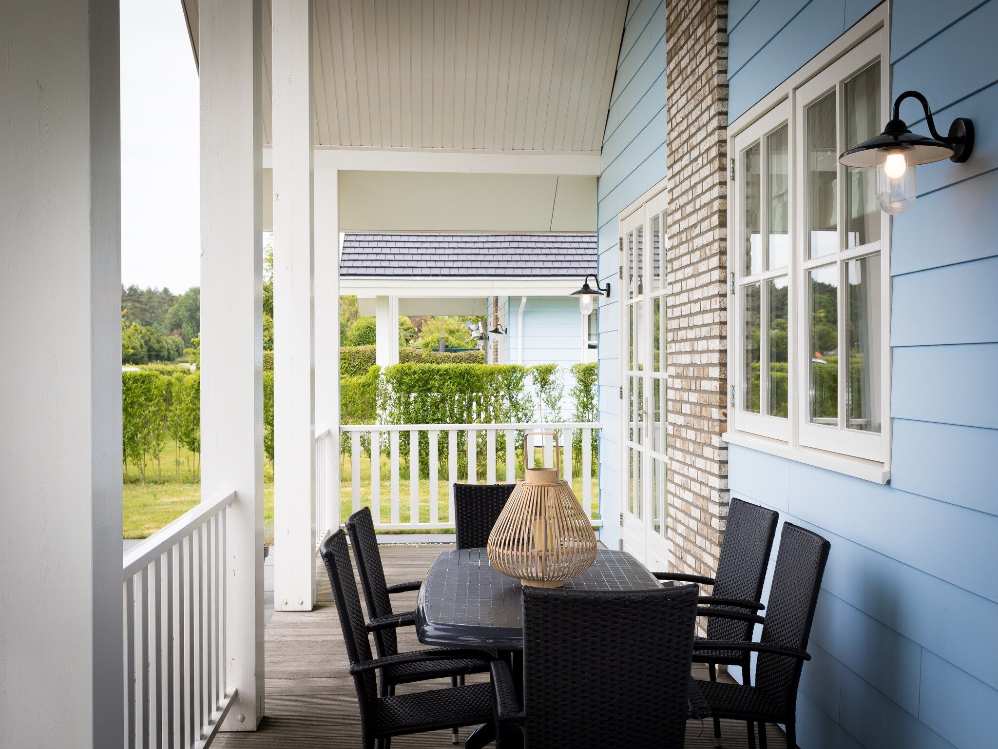 Het terras van Bungalowpark de Gouden Spar 3 in Noordwijk