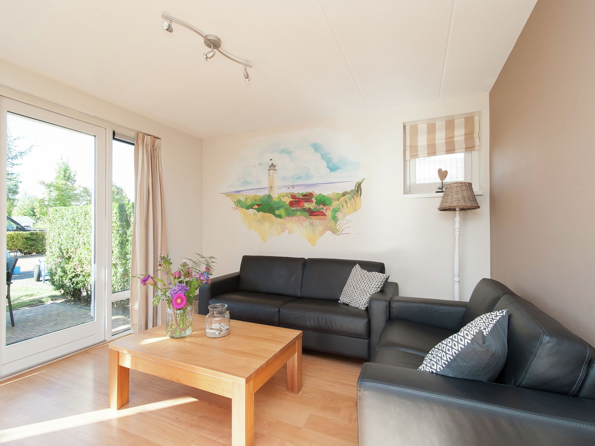 De woonkamer van Bungalowpark de Gouden Spar 4 in Noordwijk