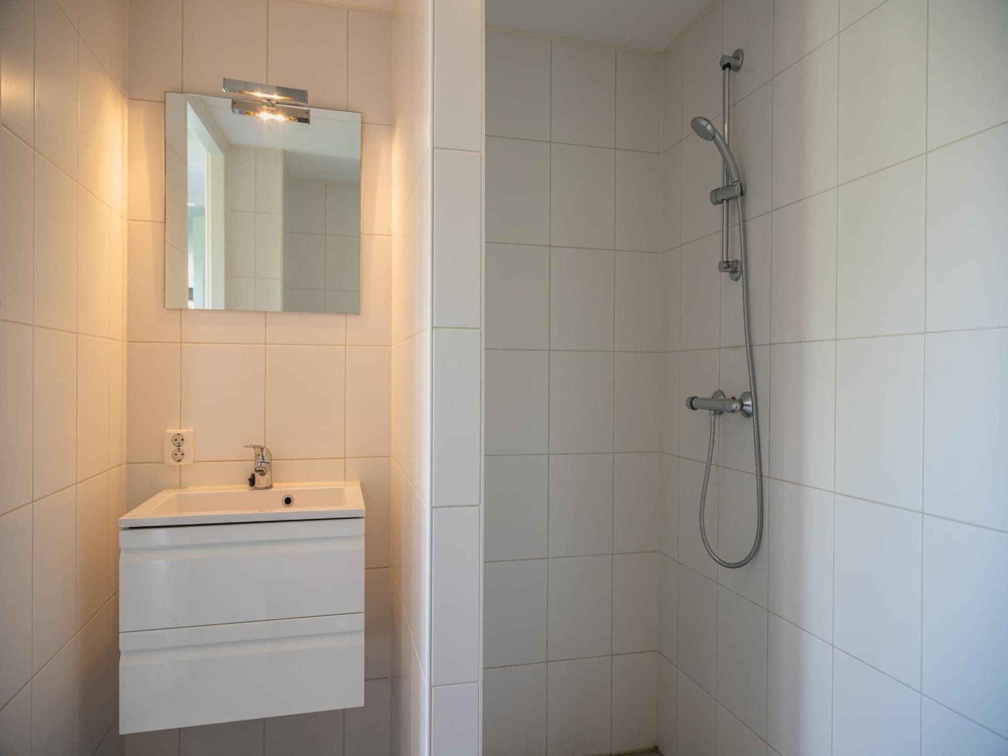 De badkamer van 	Waterland  8 personen in West-Graftdijk