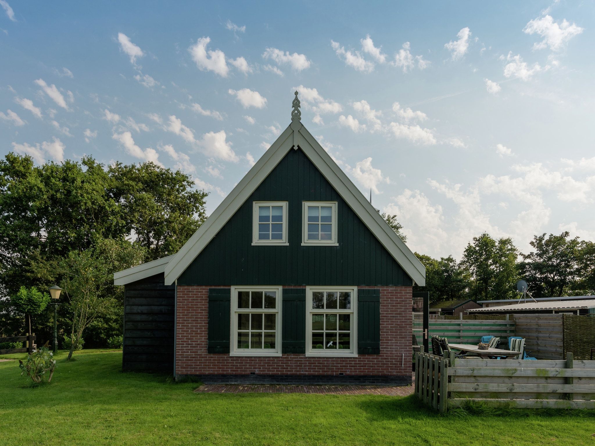 De buitenkant van De Grutto in Hippolytushoef