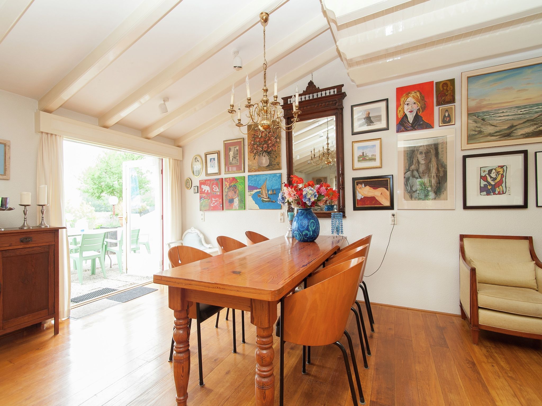 De eetkamer van Anna's Place in Schoorl