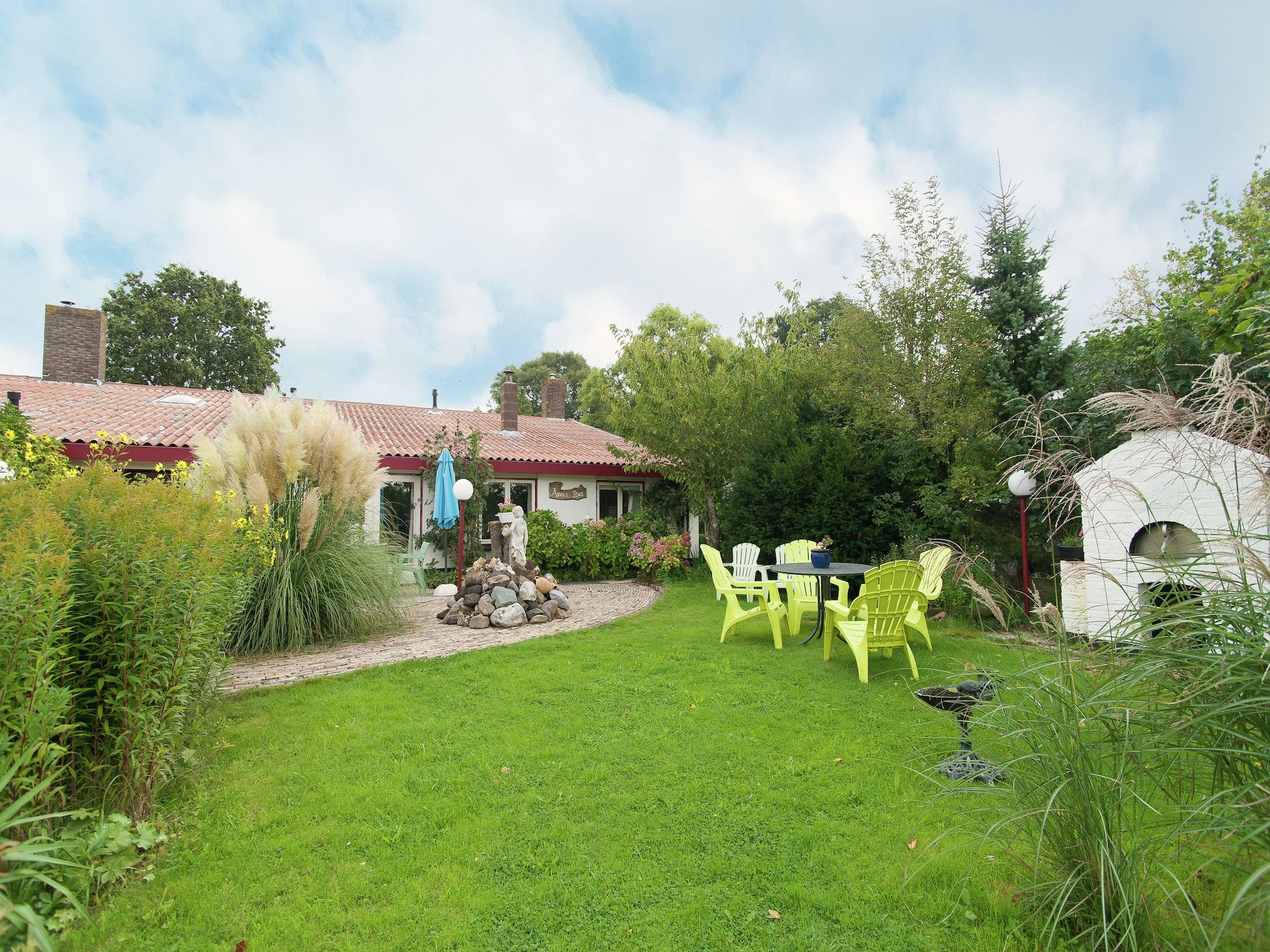 De tuin van Anna's Place in Schoorl