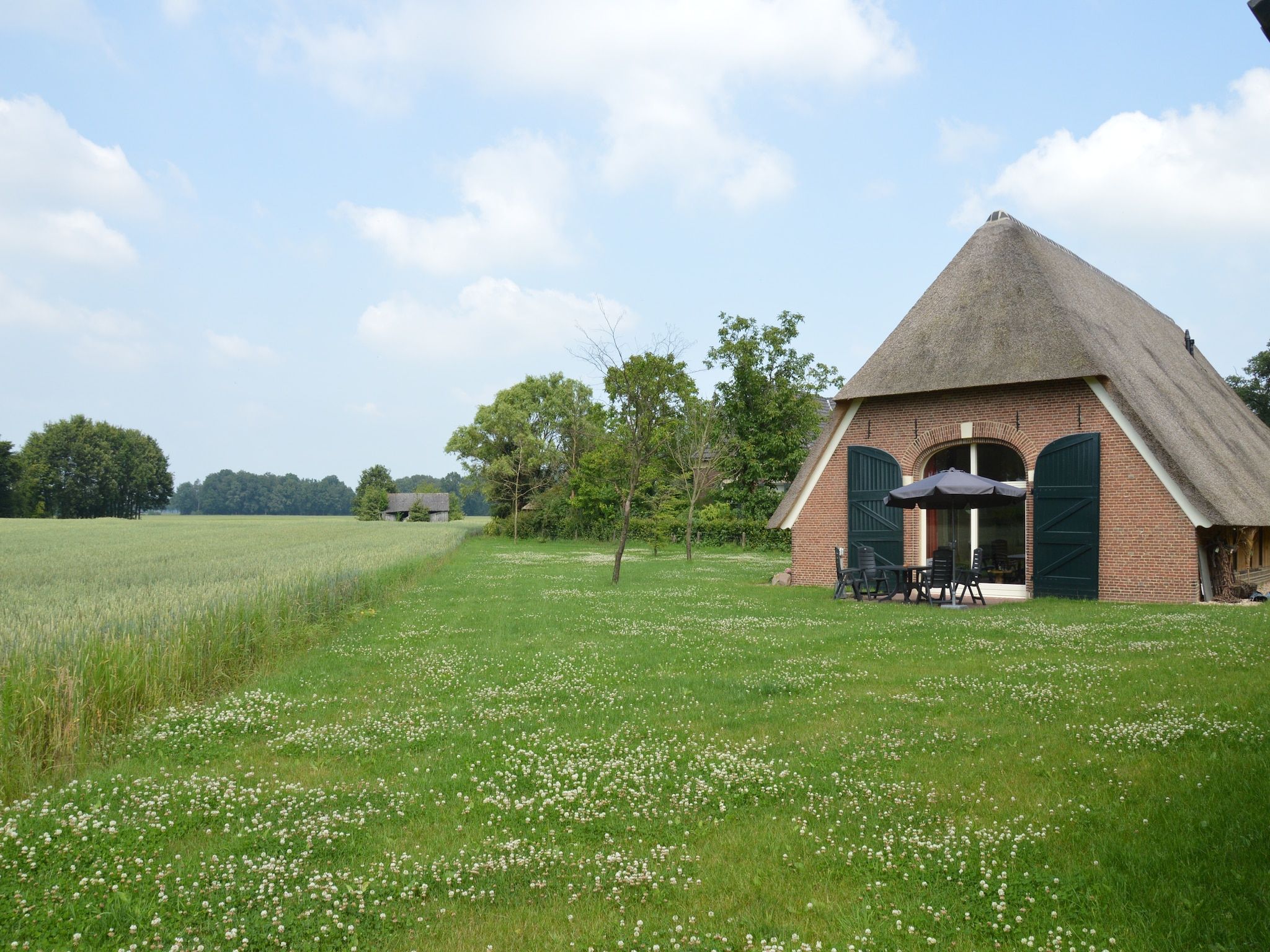 De buitenkant van Dekenkist in Geesteren