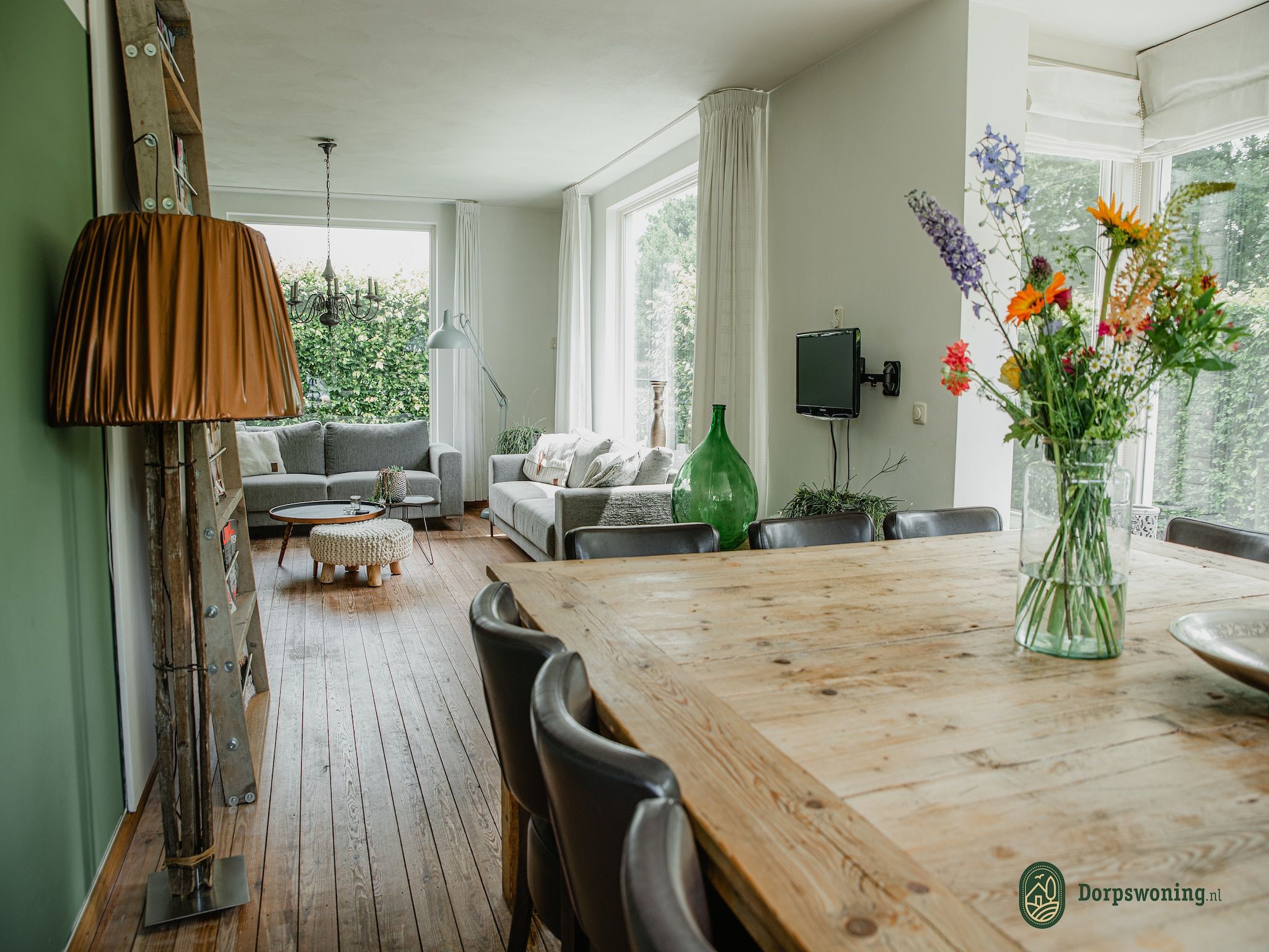 De woonkamer van Dorpswoning Het Landelijke in Leende