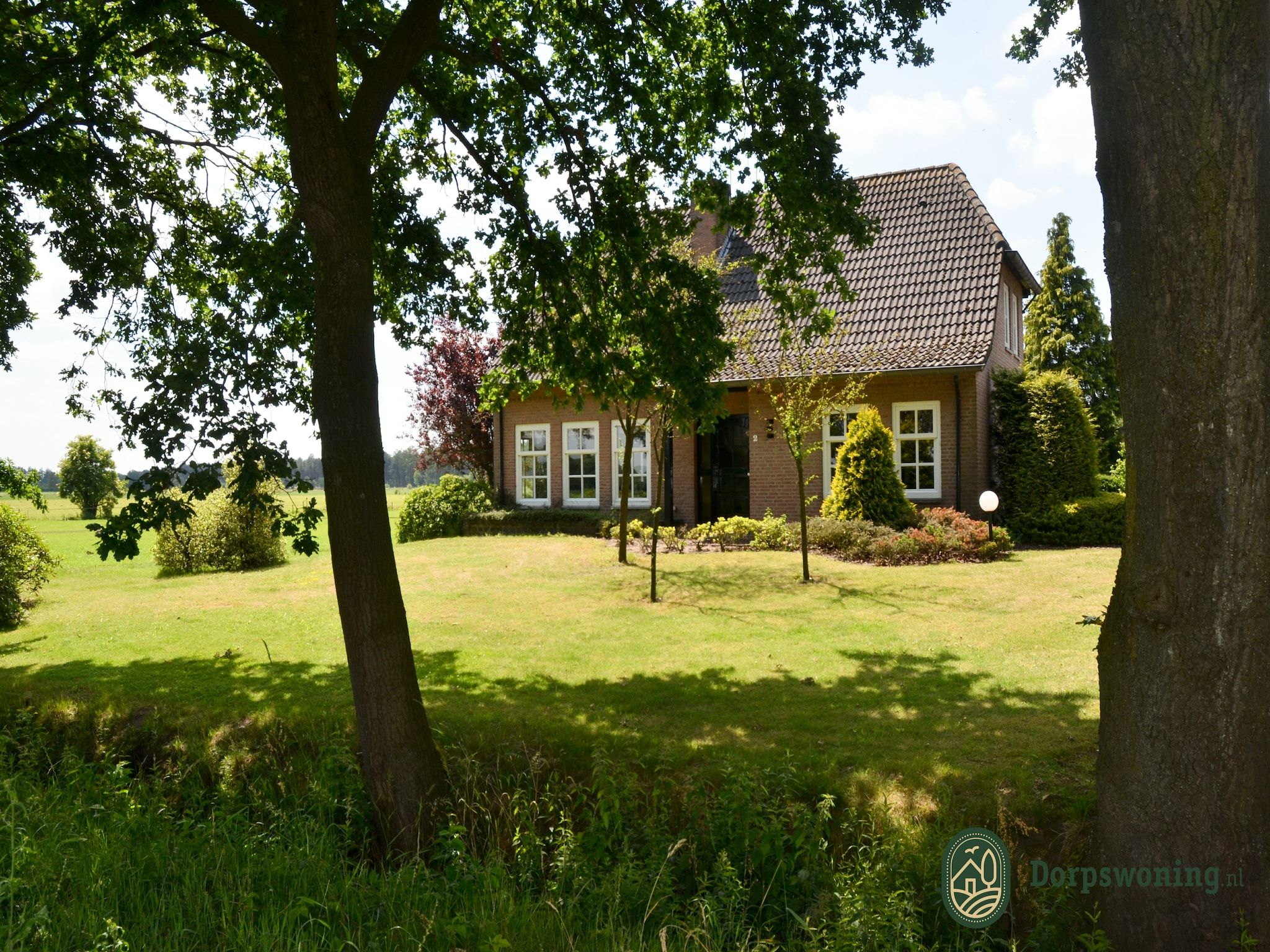 De buitenkant van Dorpswoning De Plek in Leende