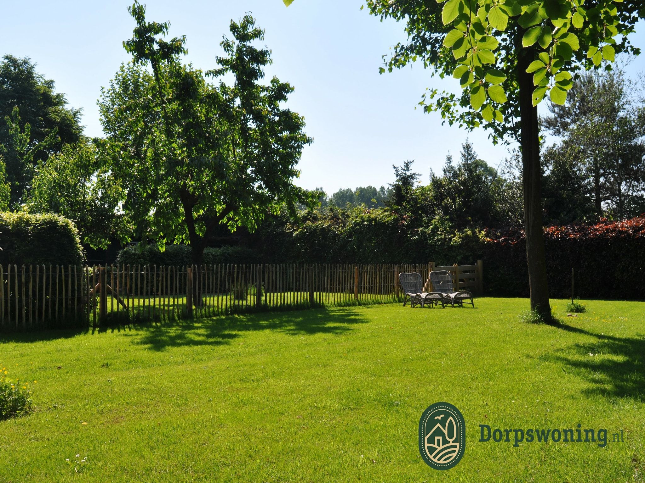 De tuin van Dorpswoning Op Niveau in Leende
