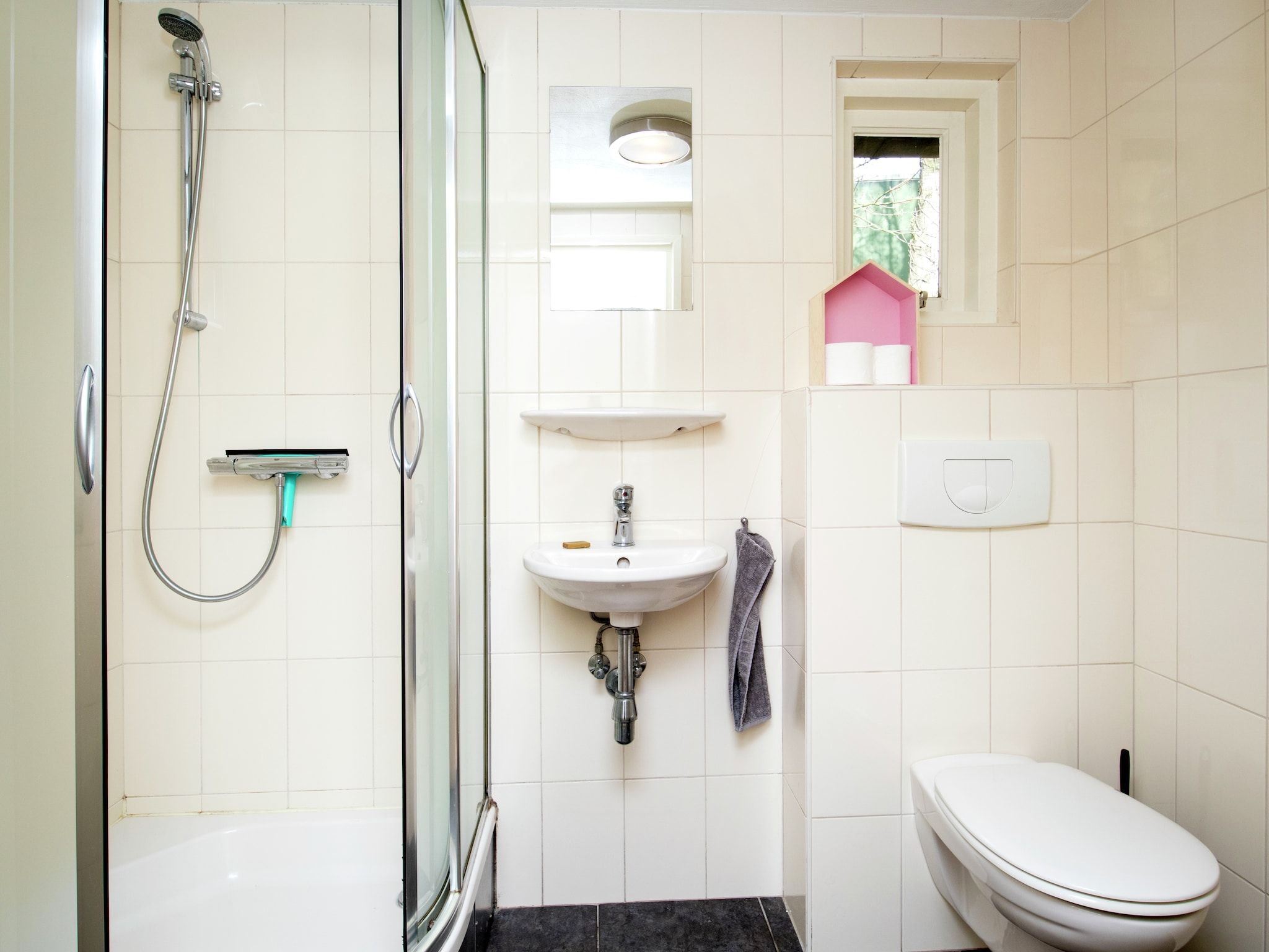De badkamer van Dorpswoning Het Knusse in Leende