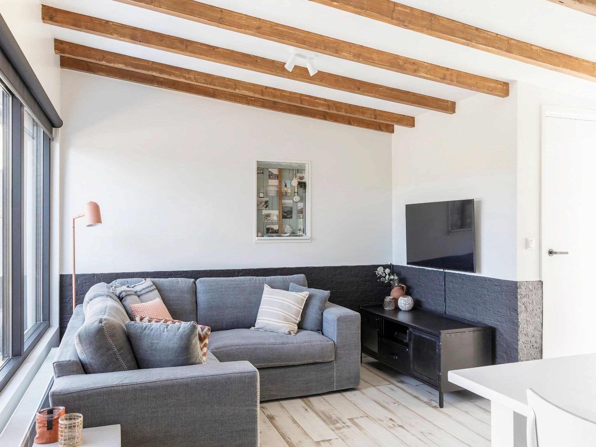De woonkamer van de Biotoop in Callantsoog