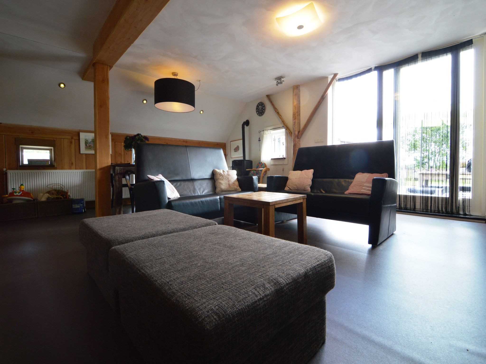 De woonkamer van Wapse in Wapse